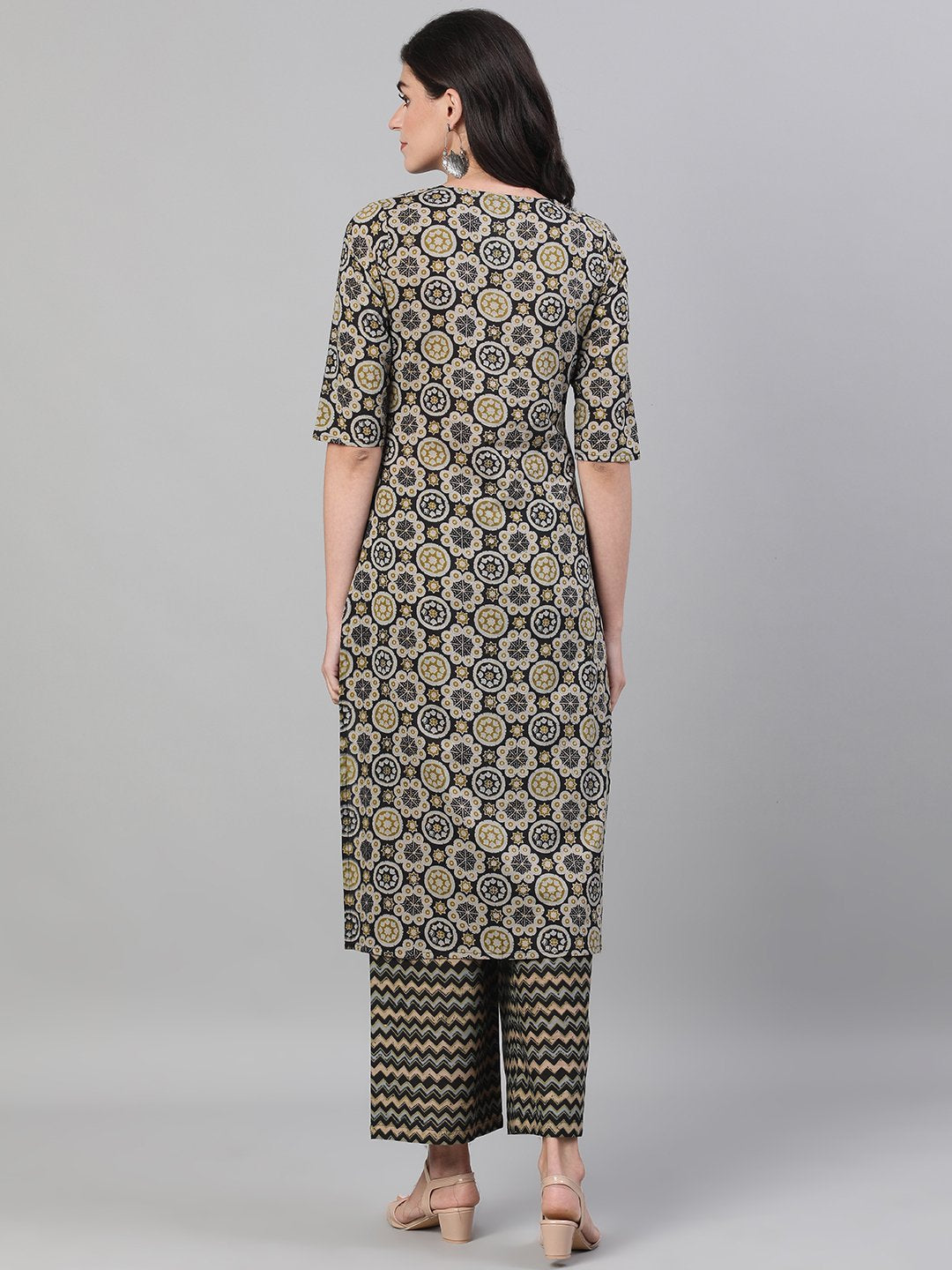 Women's Black And Greenthree-Quarter Sleeves Straight Kurta With Palazzo With Pockets And Face Mask - Nayo Clothing
