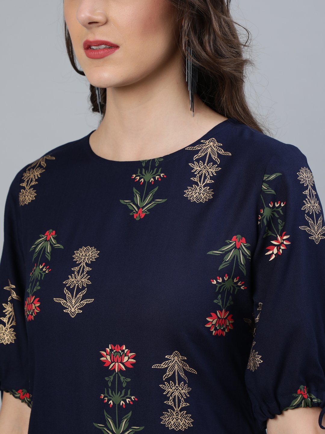Women's Navy Blue Floral Printed Straight Kurta With Round Neck & Three Qauter Sleeves - Nayo Clothing