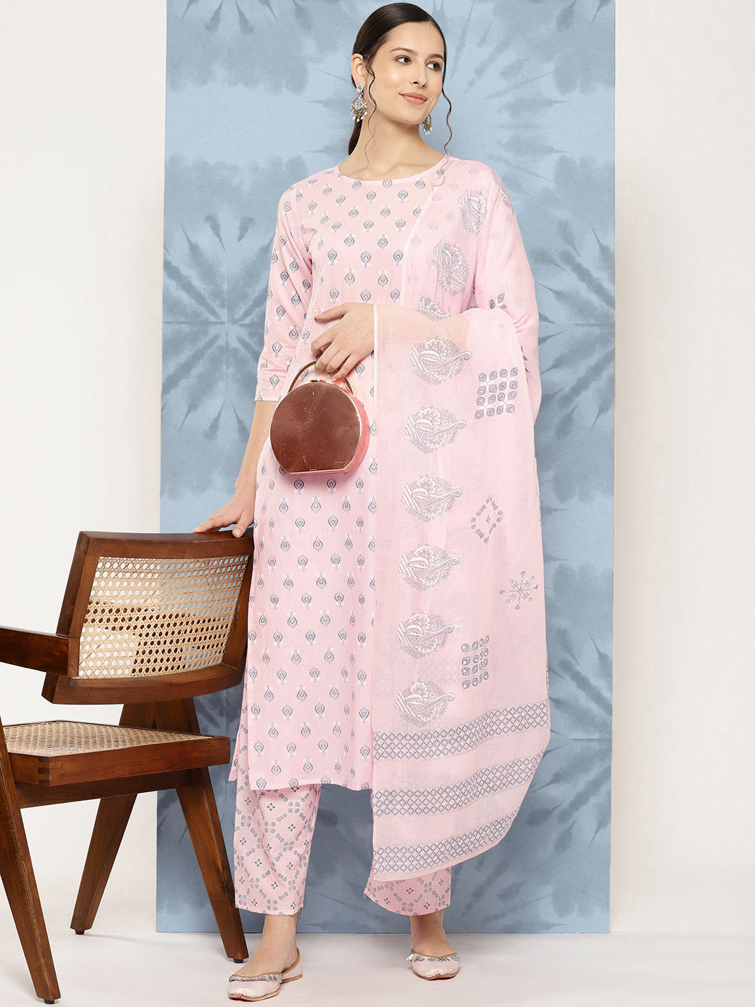Women's Light Pink Printed Straight Kurta With Palazzo And Dupatta - Nayo Clothing
