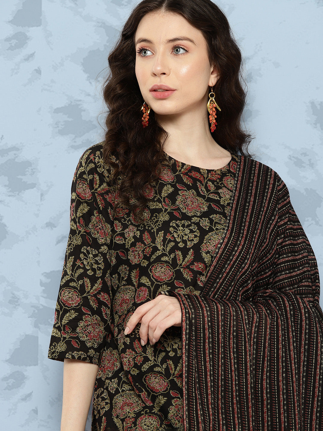 Women's Black Floral Printed Straight Kurta With Trouser And Dupatta - Nayo Clothing