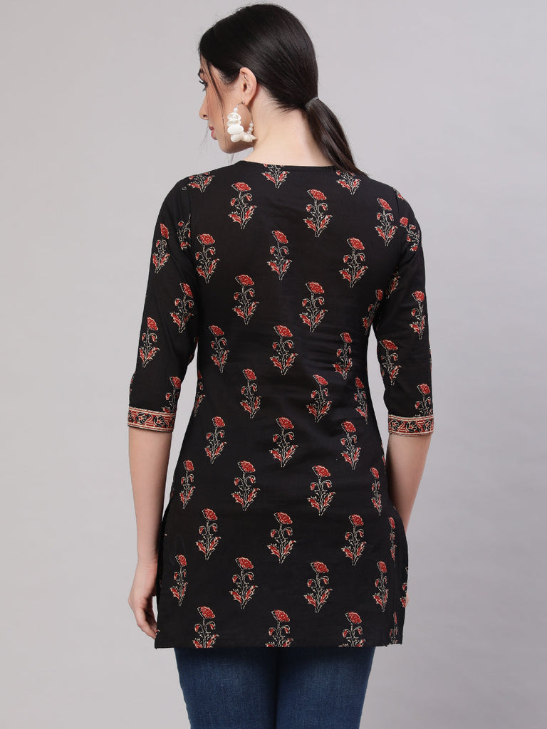 Women's Black Straight Tunic With Three Quaretr Sleeves