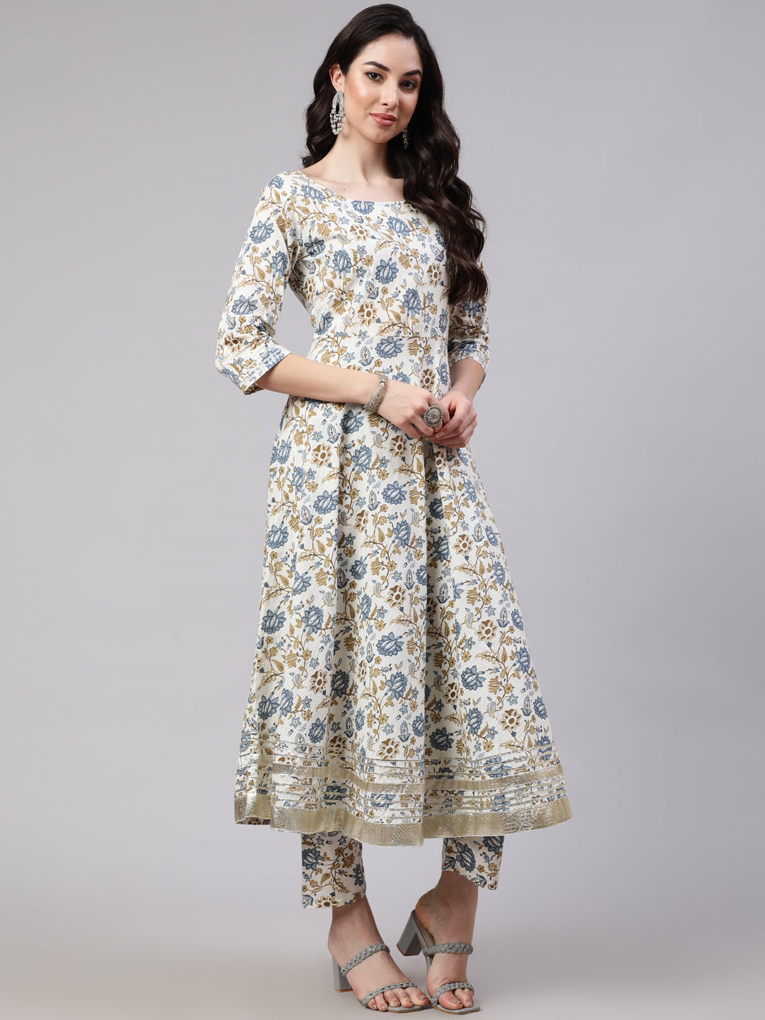 Women's Off-White Floral Printed Flared Kurta With Trouser And Dupatta - Taantav