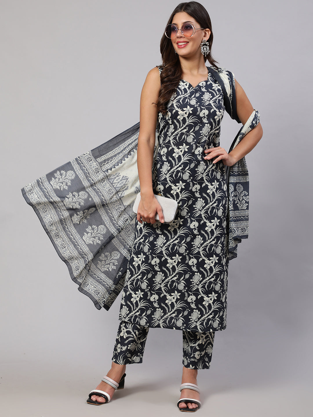 Women's Grey Paisely Printed Straight Kurta With Trouser And Dupatta - Nayo Clothing