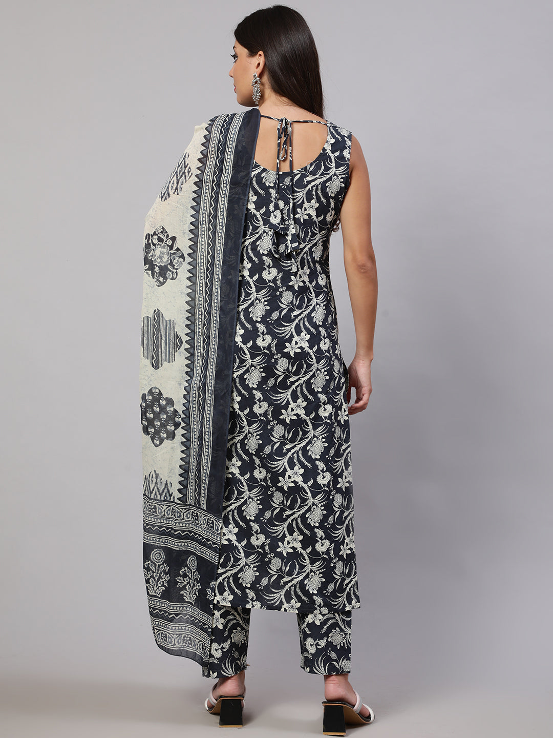 Women's Grey Paisely Printed Straight Kurta With Trouser And Dupatta - Nayo Clothing