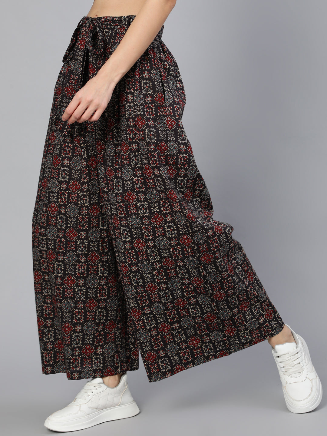 Women's Black Wide Legged Printed Plazo With Side Pockets - Nayo Clothing