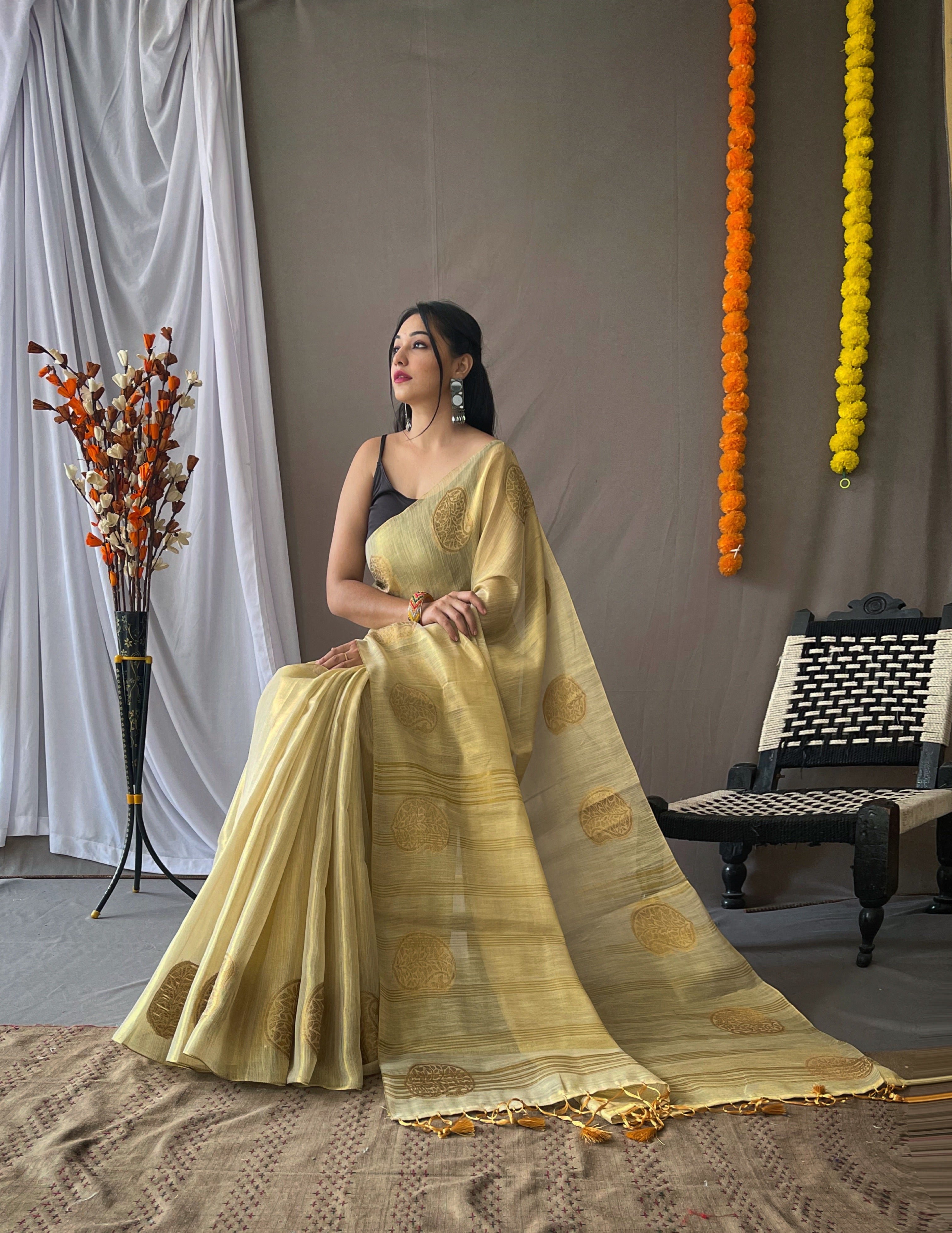 Women's Ivory Gulabo Banarasi Tissue Silk Zari Woven Saree - TASARIKA