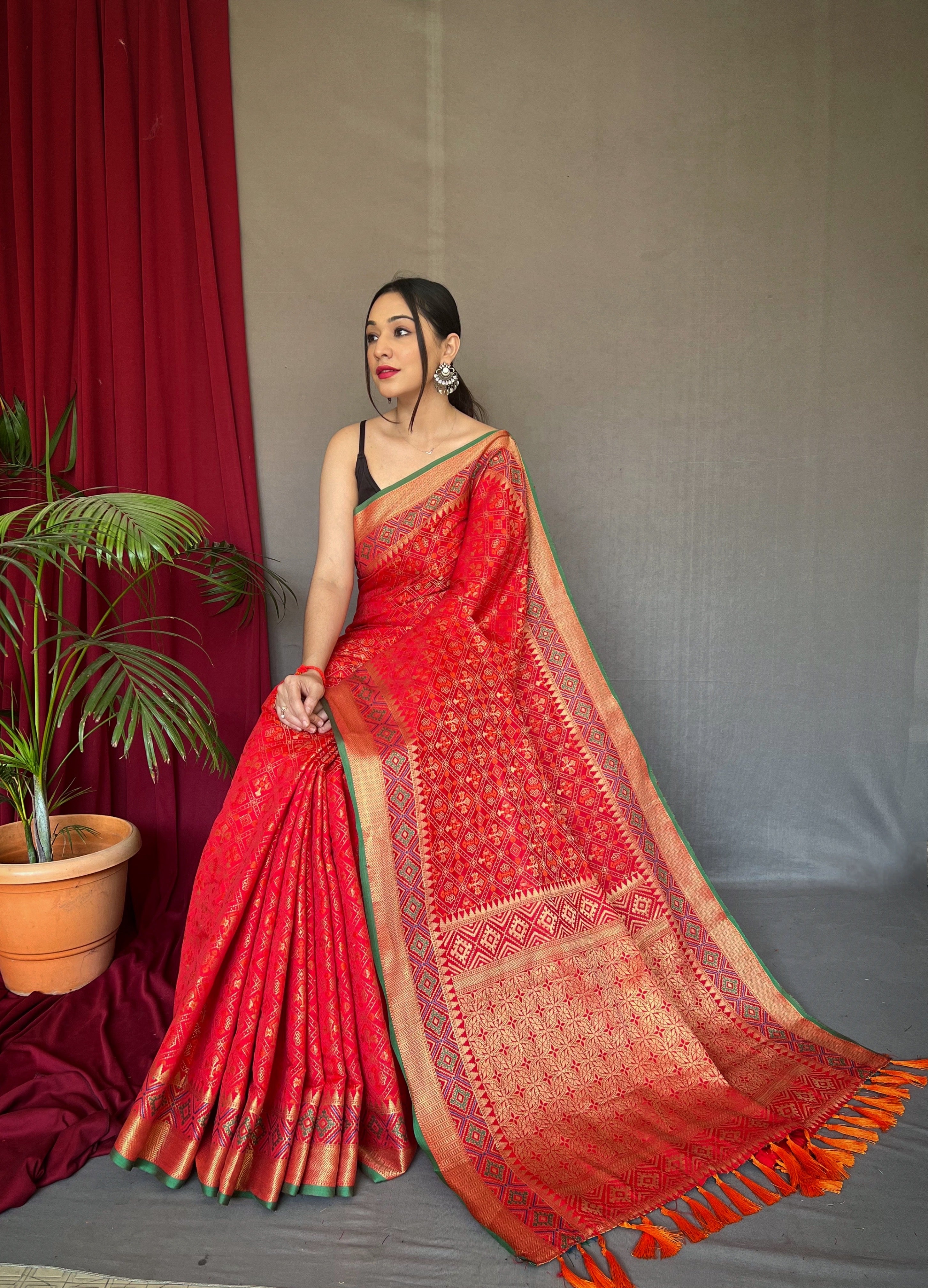 Women's Red Rajkoti Patola Silk Woven Saree - TASARIKA