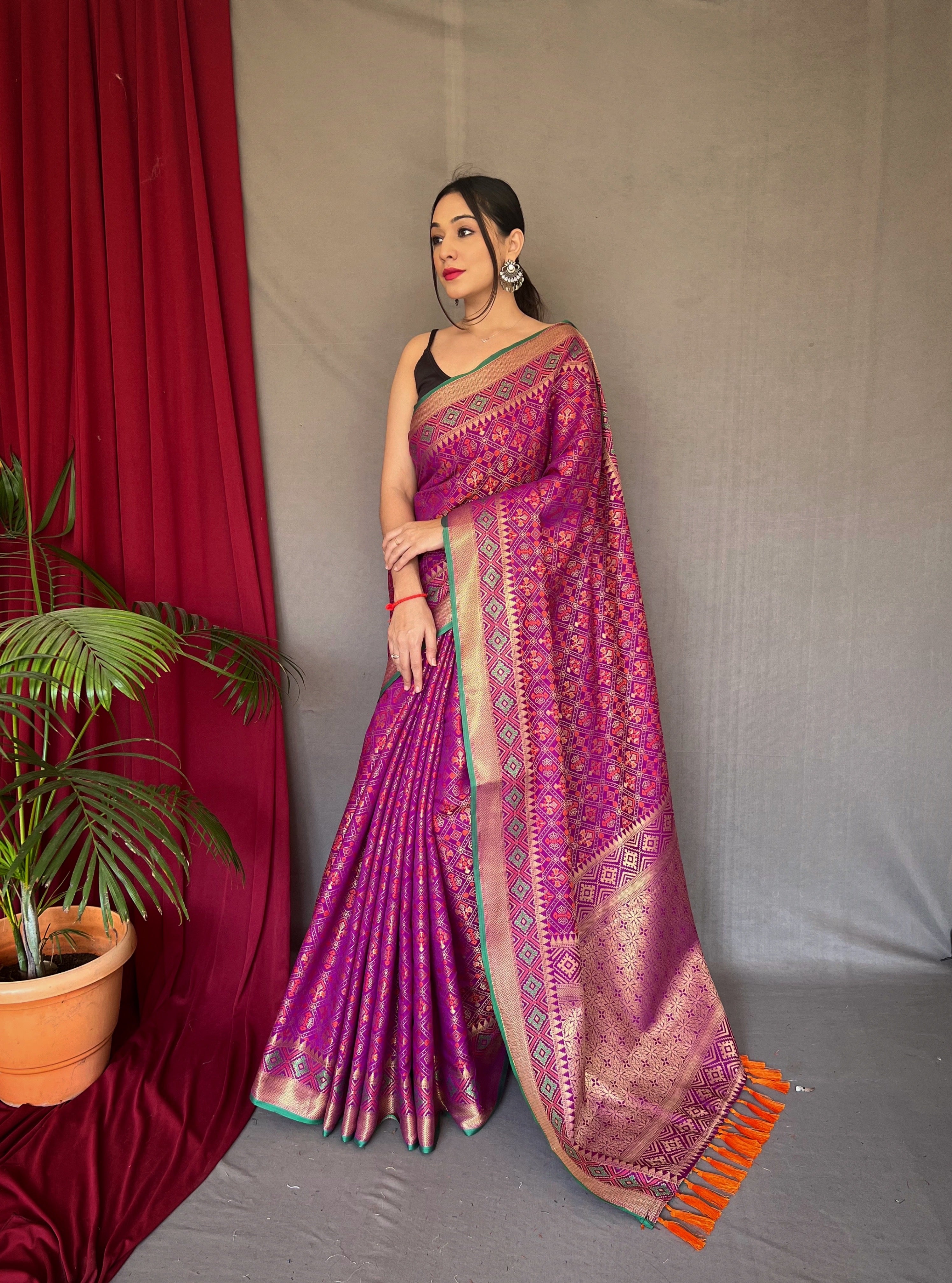Women's Magenta Purple Rajkoti Patola Silk Woven Saree - TASARIKA