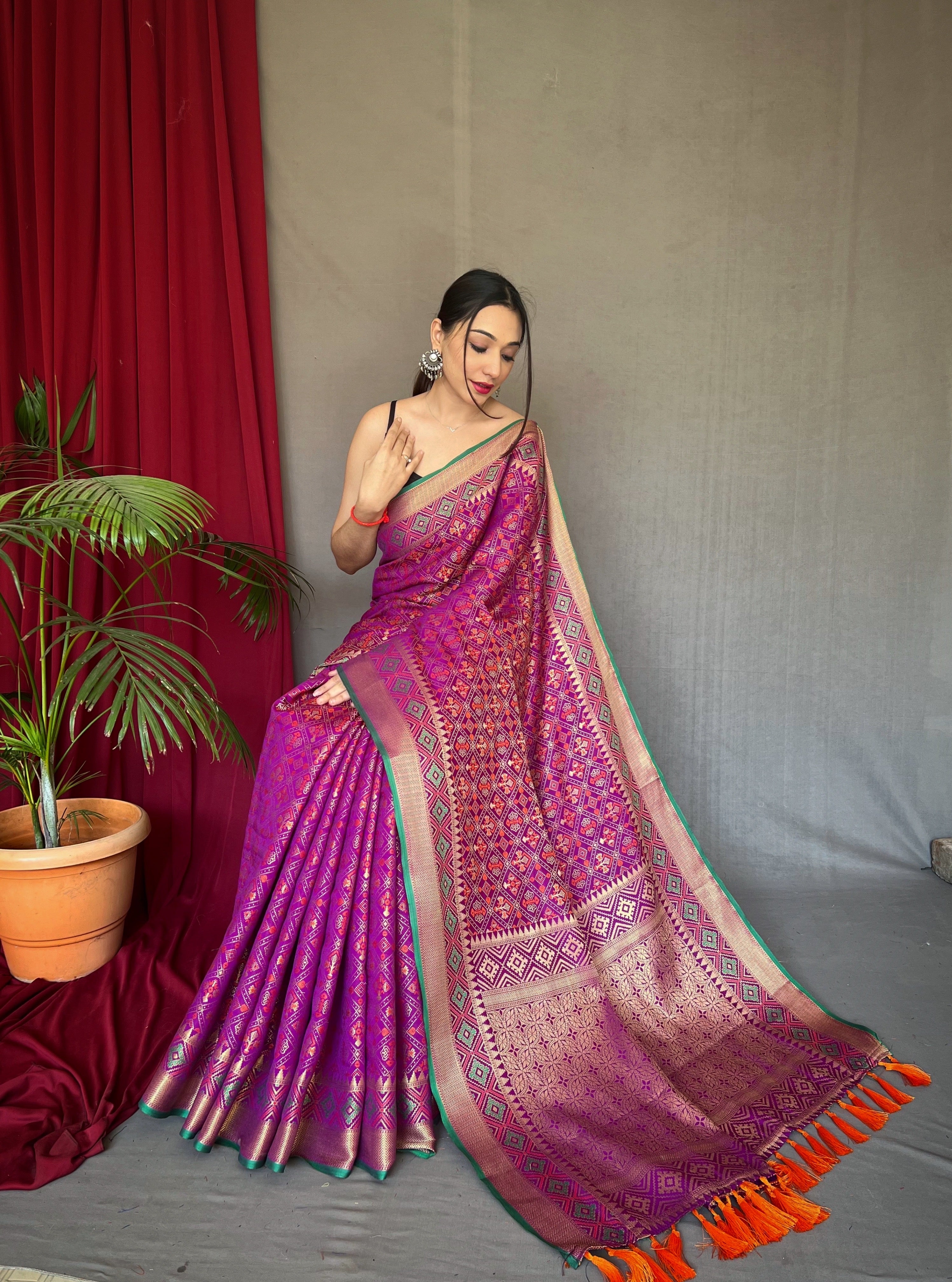 Women's Magenta Purple Rajkoti Patola Silk Woven Saree - TASARIKA