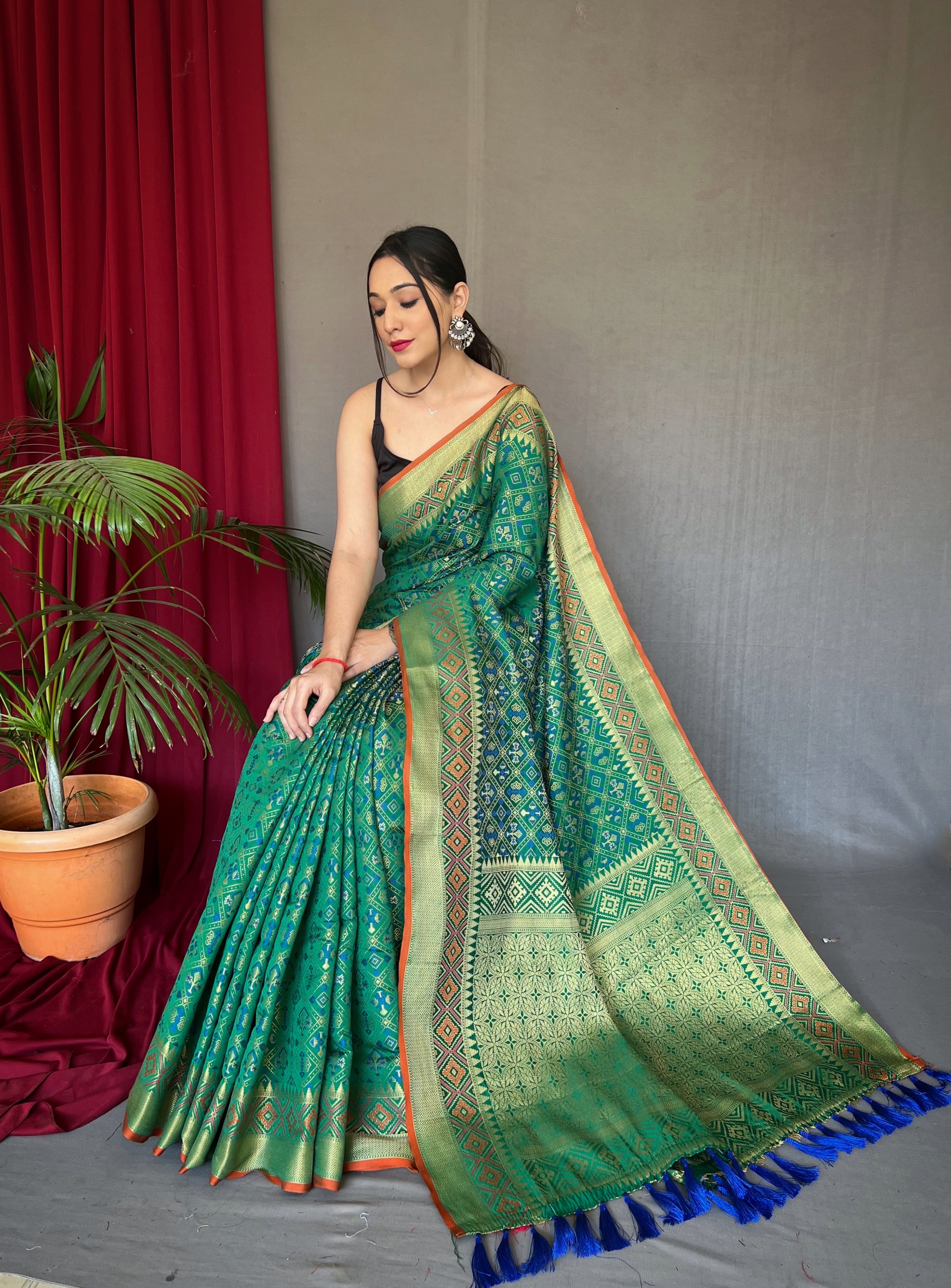 Women's Green Rajkoti Patola Silk Woven Saree - TASARIKA