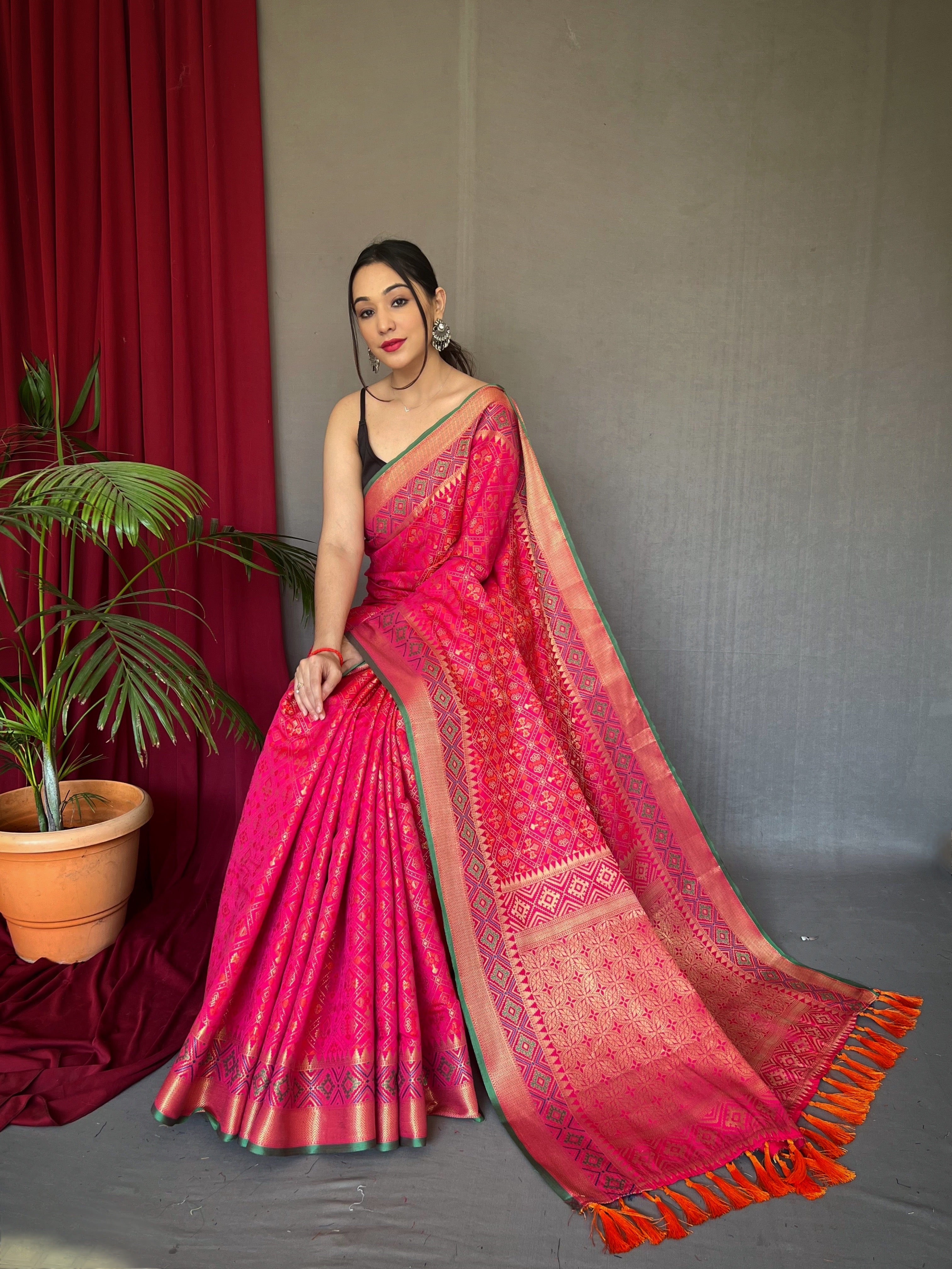 Women's Pink Rajkoti Patola Silk Woven Saree - TASARIKA