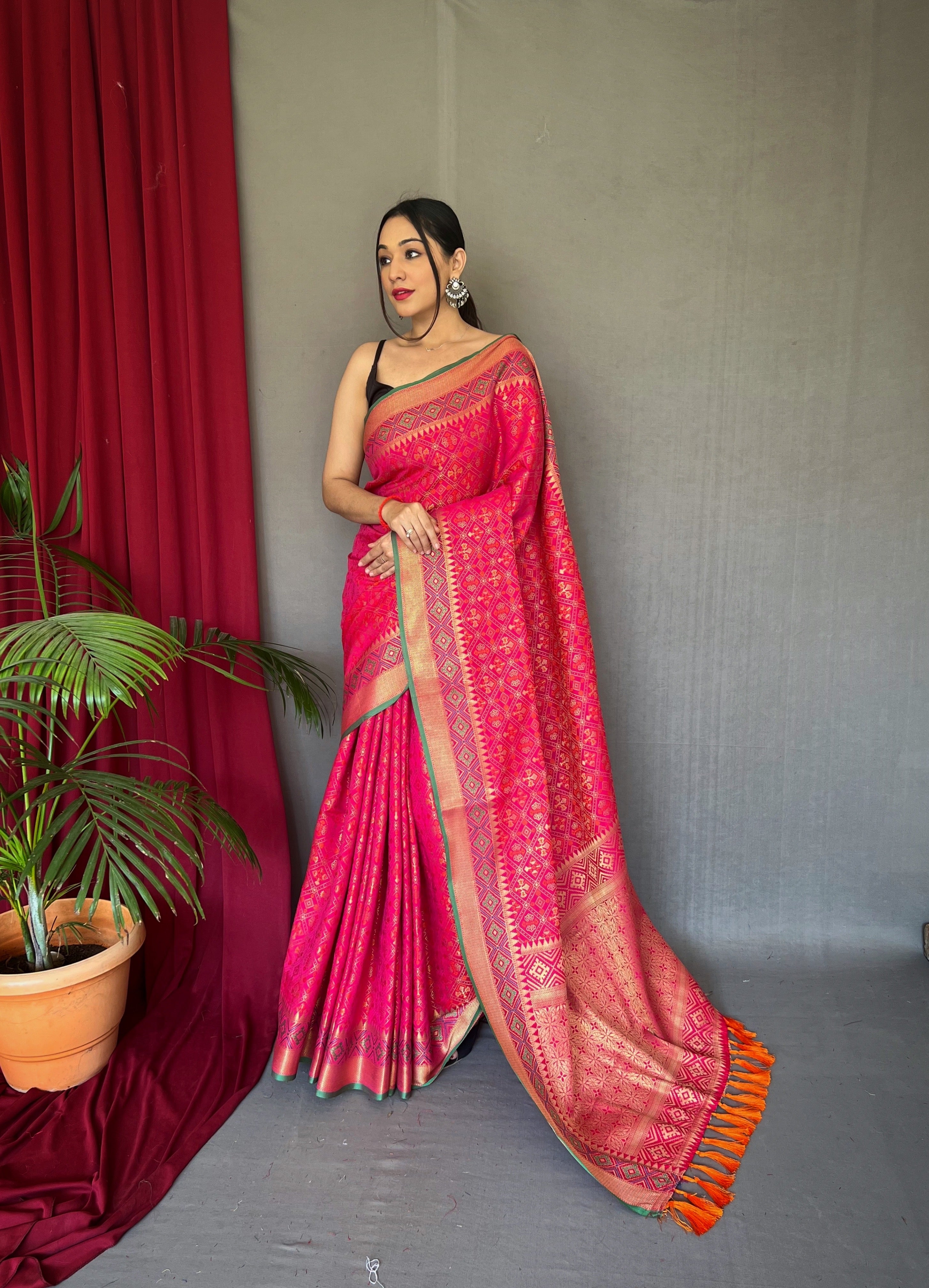 Women's Pink Rajkoti Patola Silk Woven Saree - TASARIKA