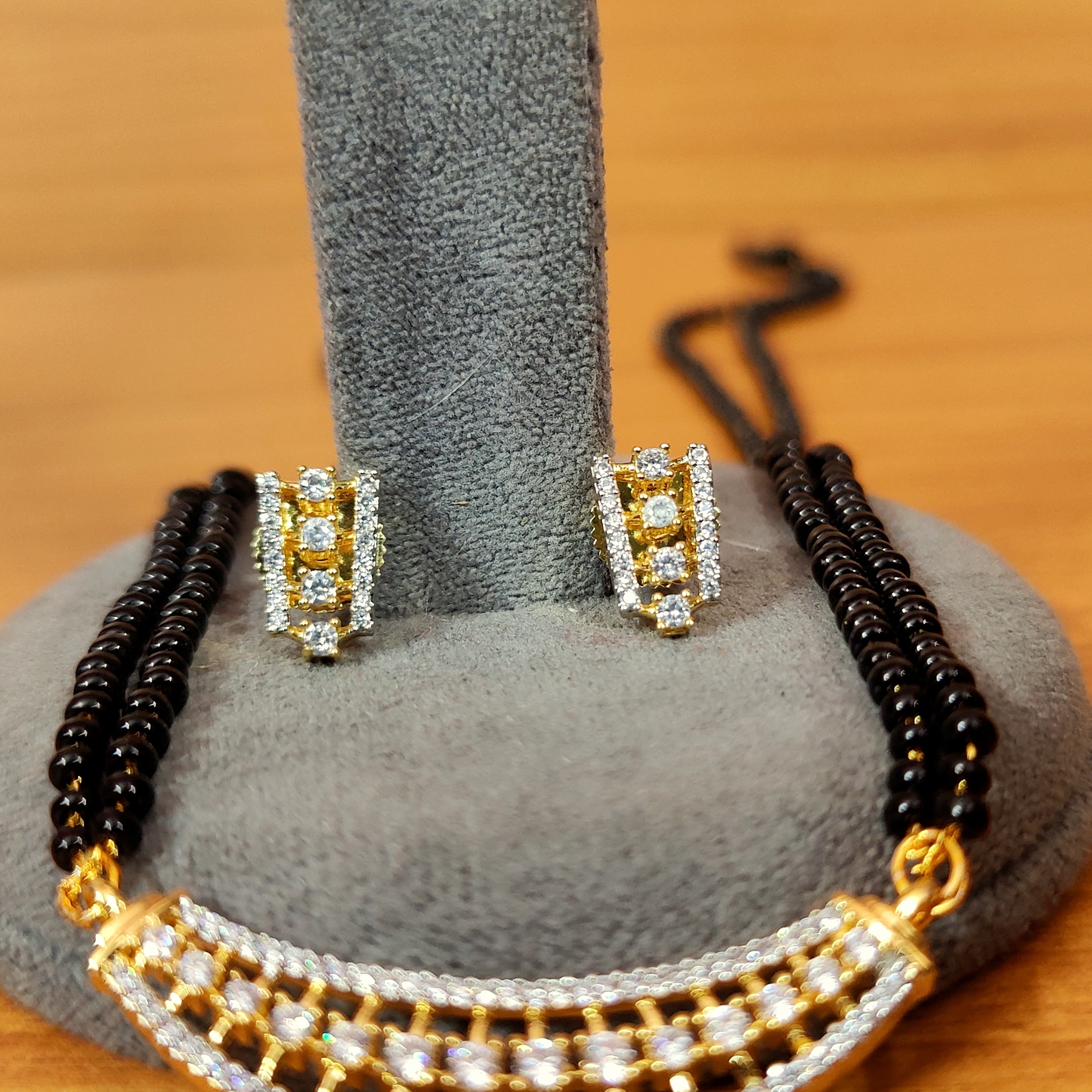 Women 's Diamond Pattern Gold Plated Simple Mangalsutra - Sanvi Jewels