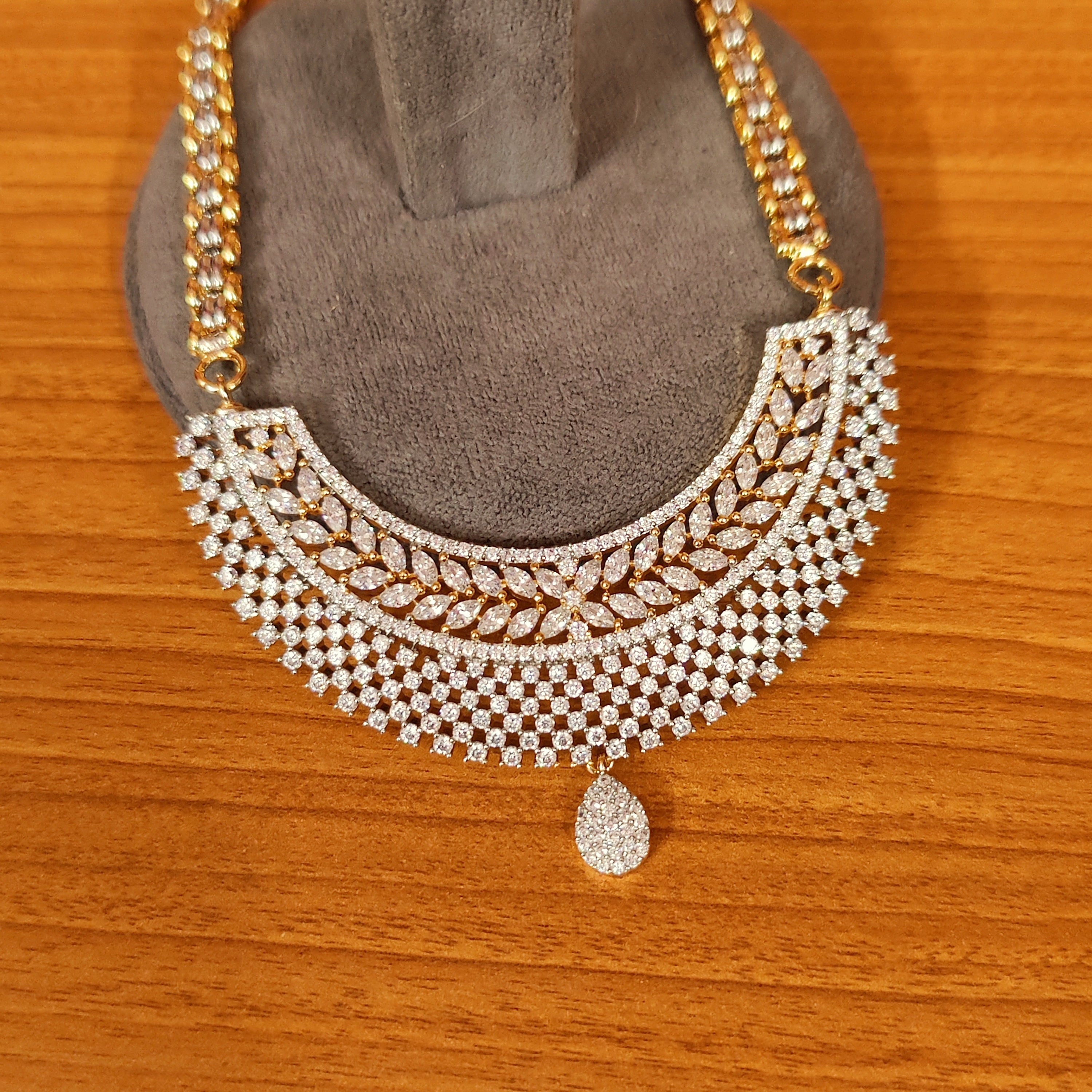 Women 's Real Diamond Pattern Designer Mangalsutra/Pendant Set - Sanvi Jewels