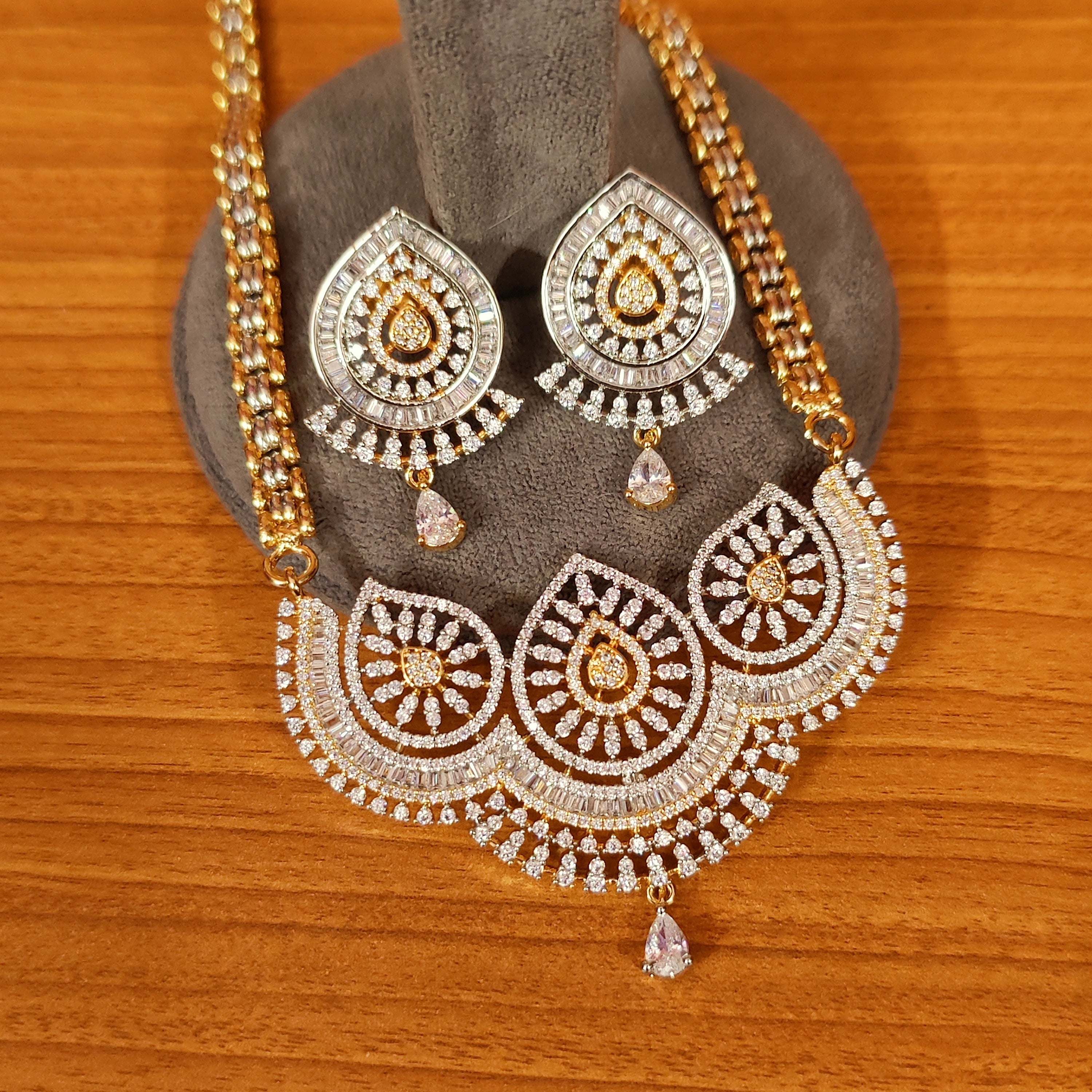 Women 's Real Diamond Pattern Paisley Mangalsutra/Pendant Set  - Sanvi Jewels