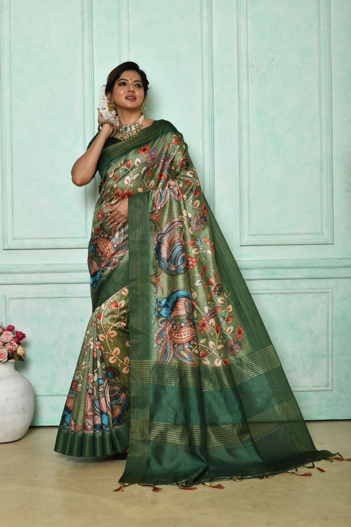 Women's Green Woven Banarasi Silk Saree with Tassels - Vishnu Weaves