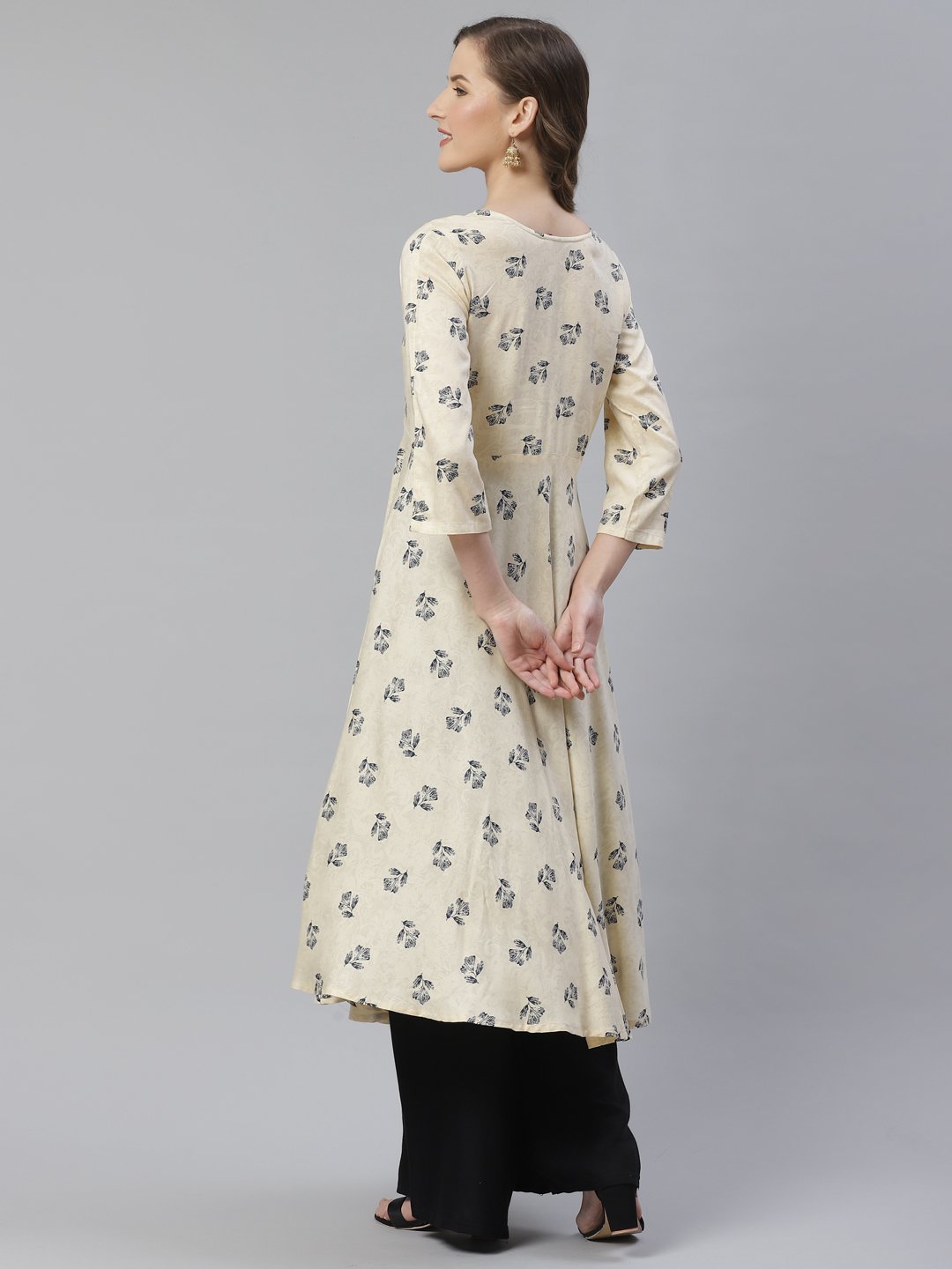 Women's Off White & Black Floral Printed A Line Kurta - Jompers
