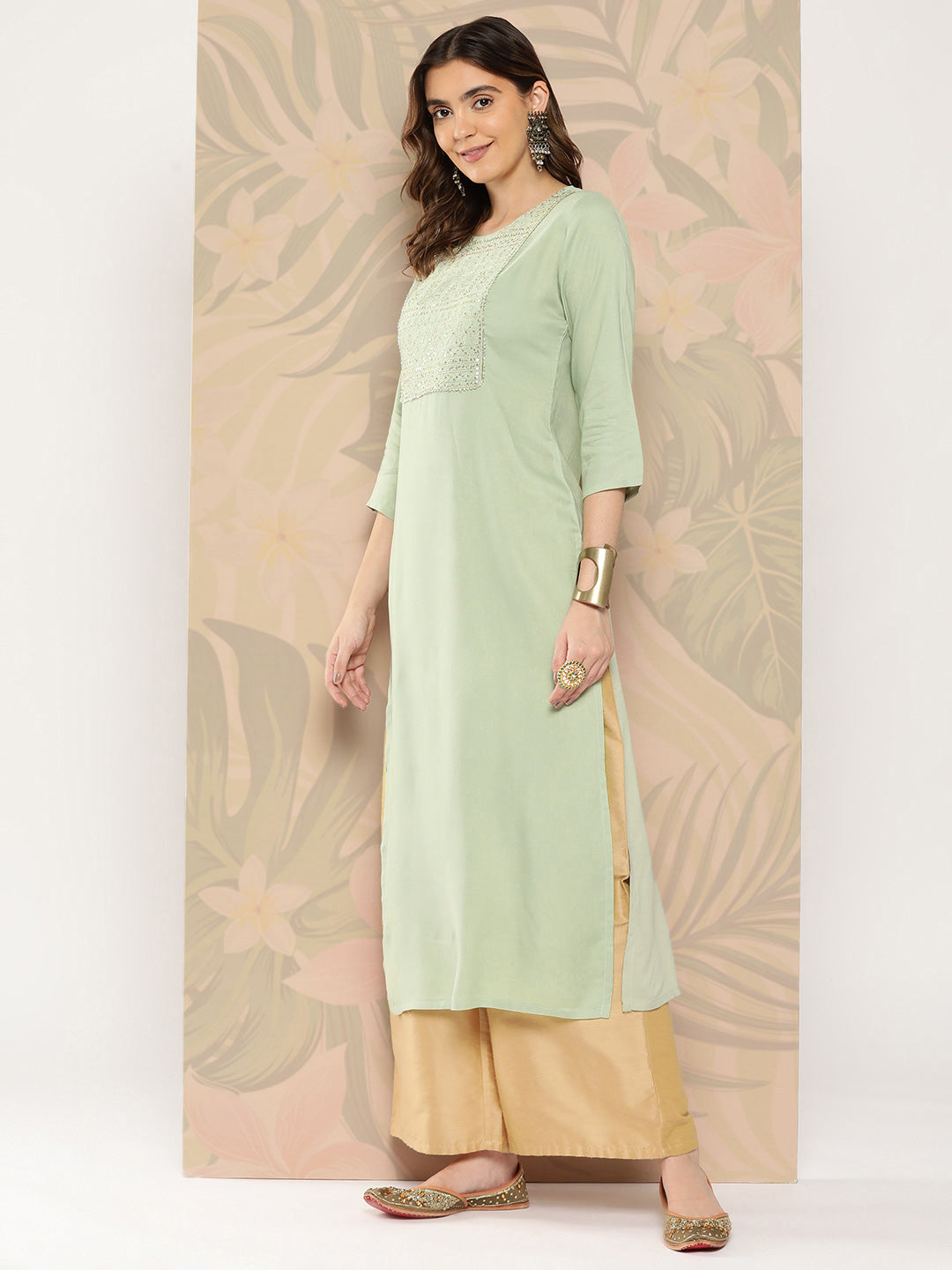 Women's Green Embroidered Printed Straight Kurta With Three Quarter Sleeves - Nayo Clothing