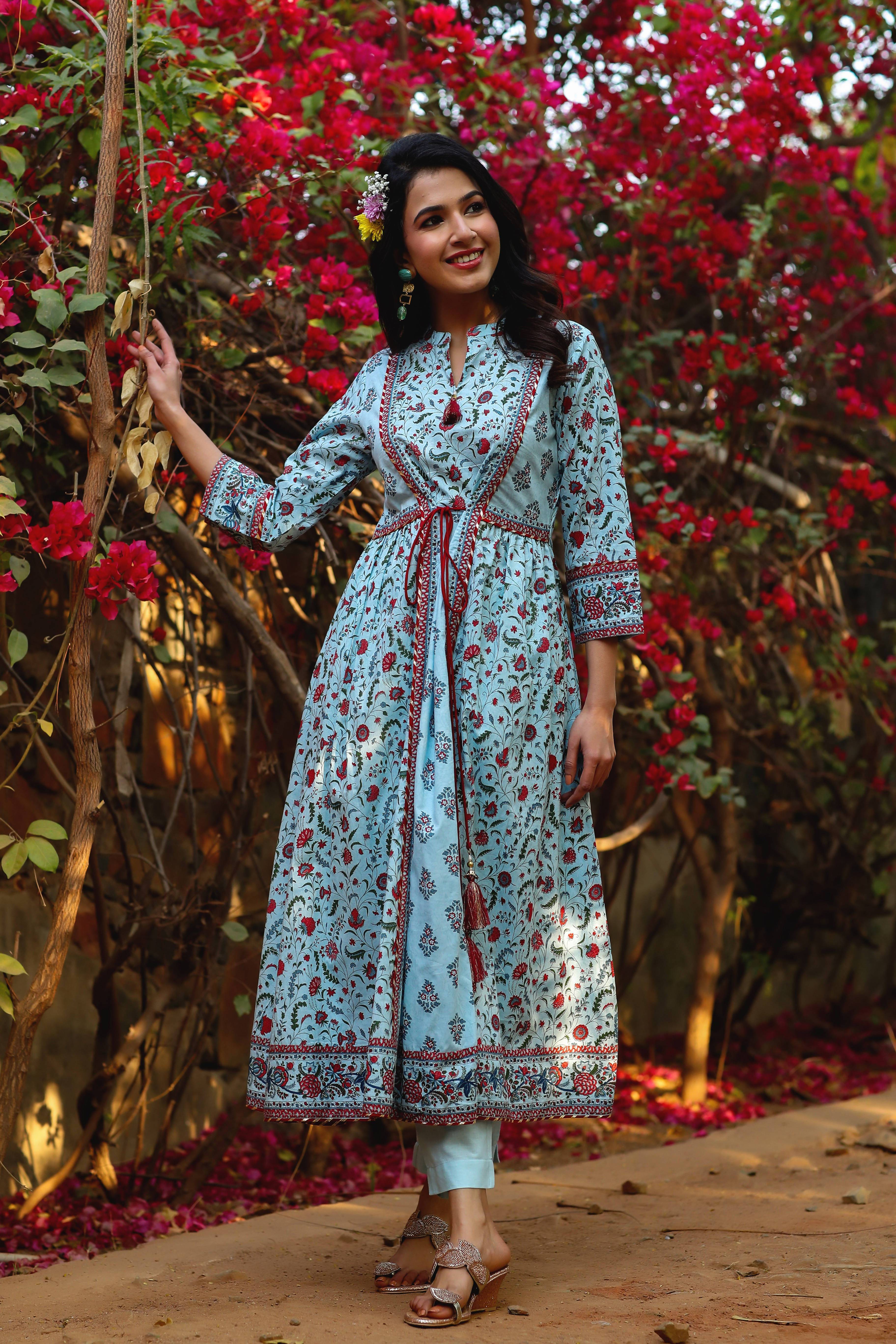 Buy_Women's_Blue_Cambric_Floral_Print_Panelled_Kurta_With_Mask_Online_Trendia