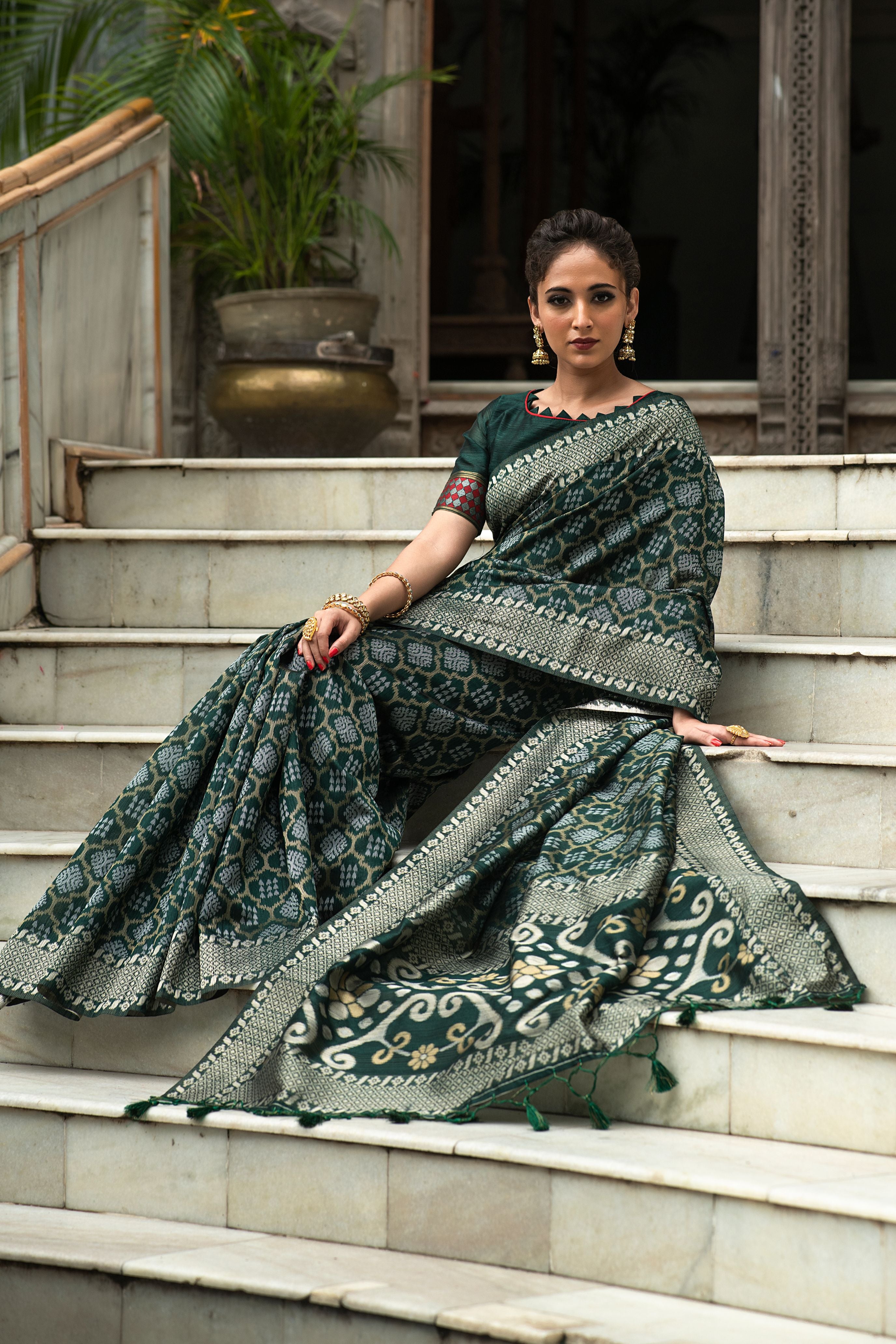 Women's Green Woven Tussar Silk Saree with Tassels - Vishnu Weaves