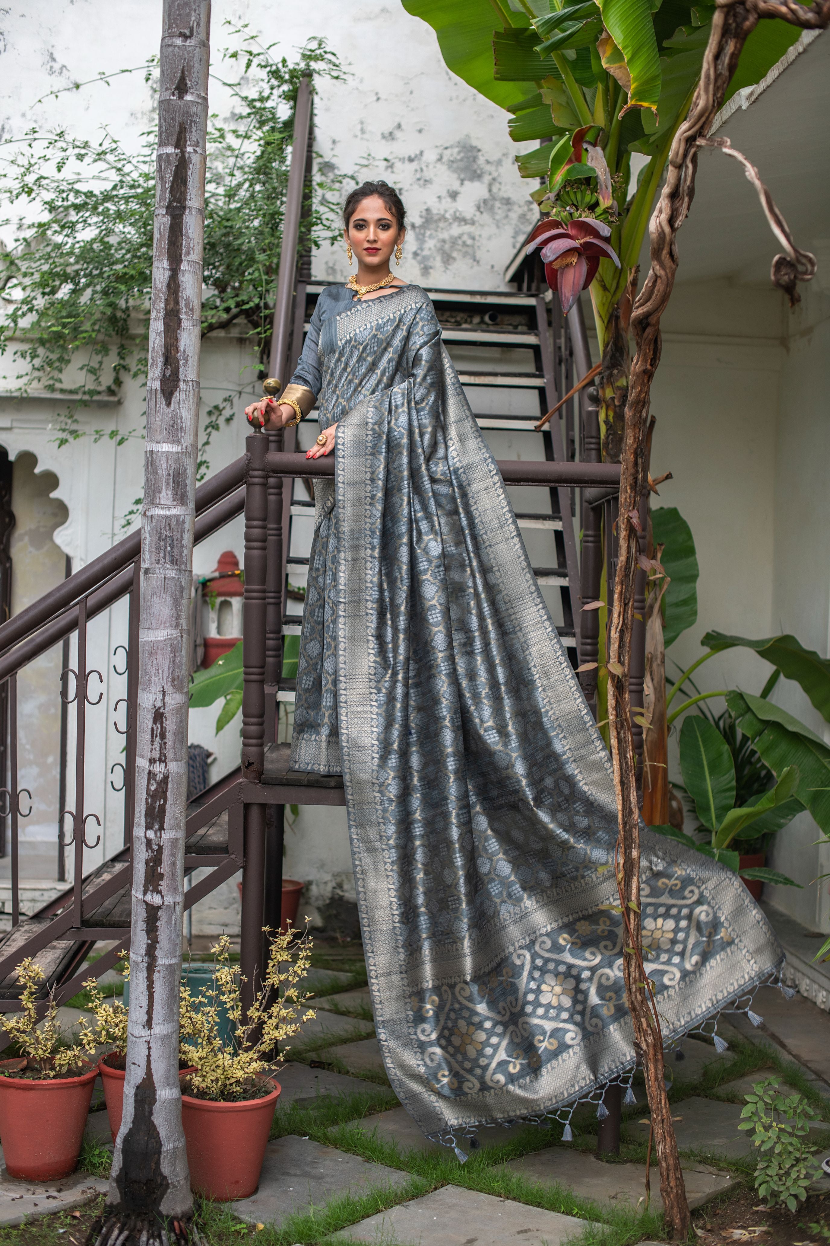 Women's Grey Woven Tussar Silk Saree with Tassels - Vishnu Weaves