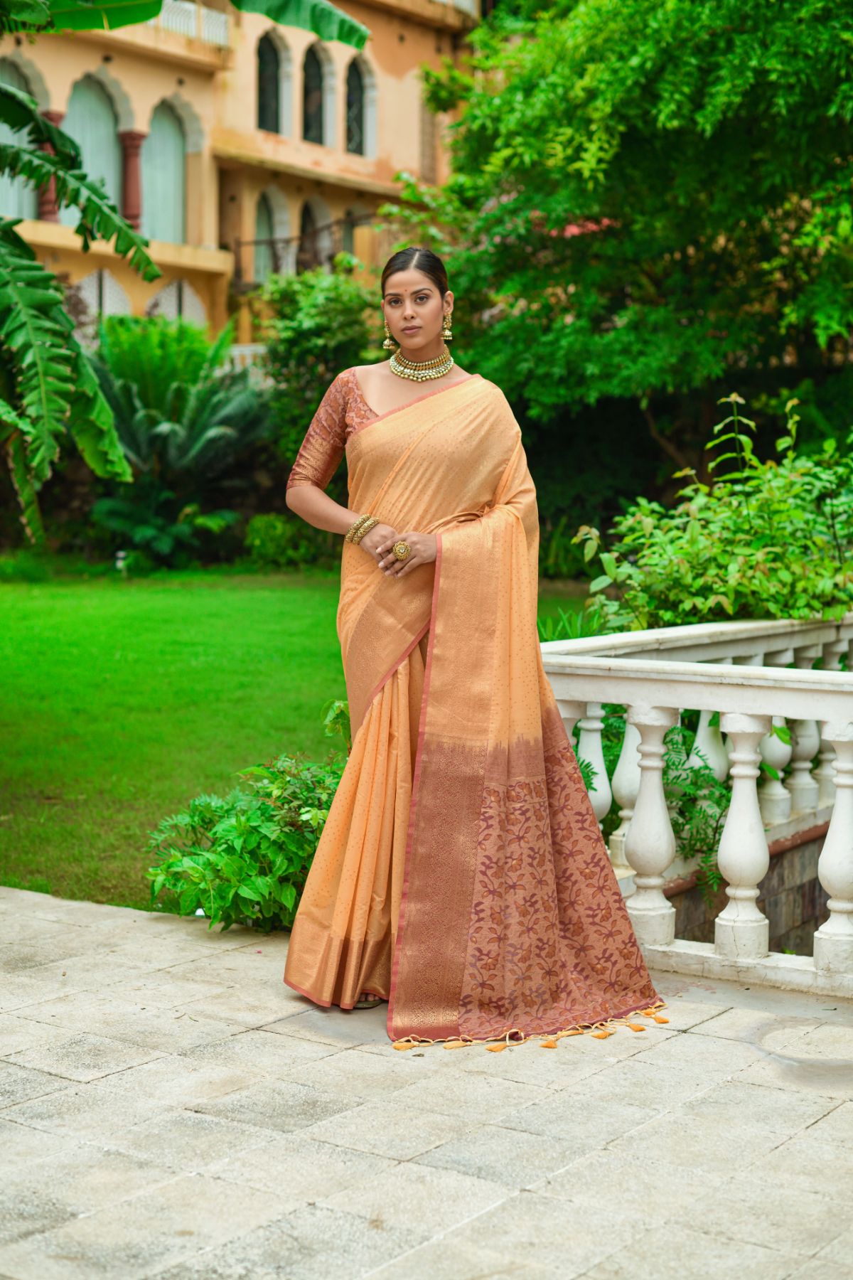 Women's Deep Peach Woven Linen Saree with Tassels - Vishnu Weaves