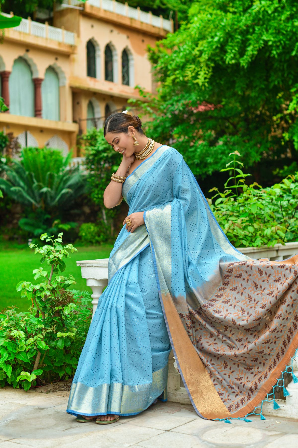 Women's Firozi Woven Linen Saree with Tassels - Vishnu Weaves