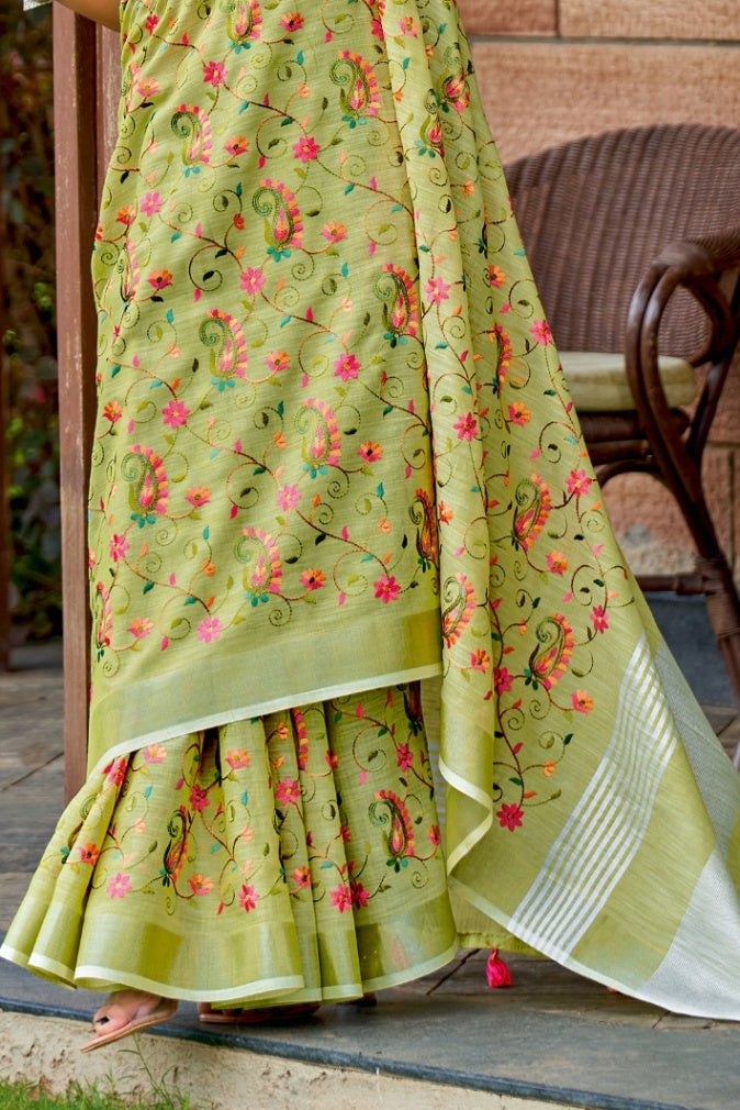 Women's Lawn Green Linen Saree - Karagiri