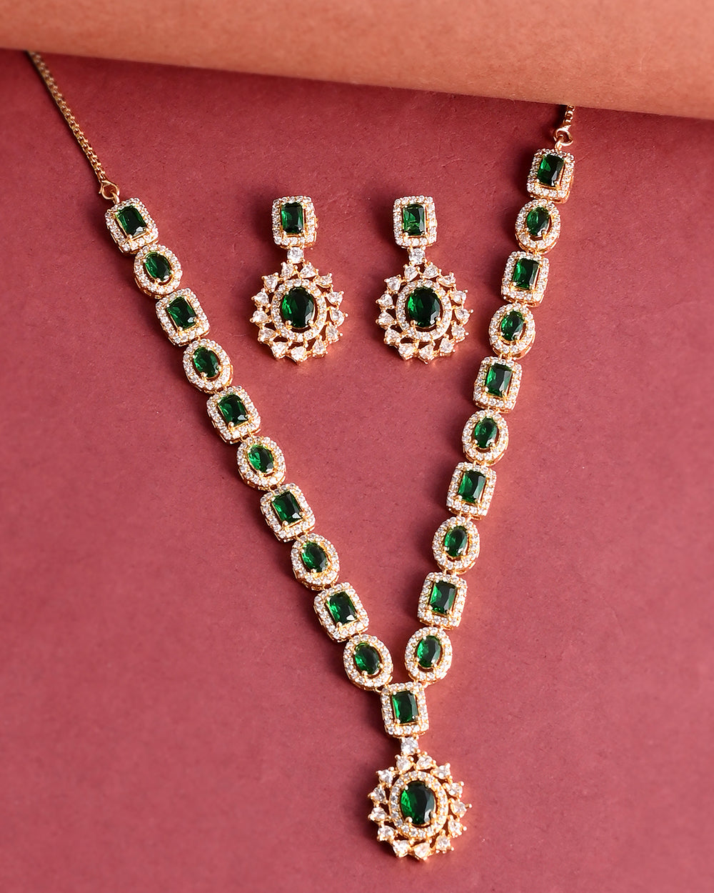 Women's Sparkling Elegance Cluster Setting Jewellery Set - Voylla