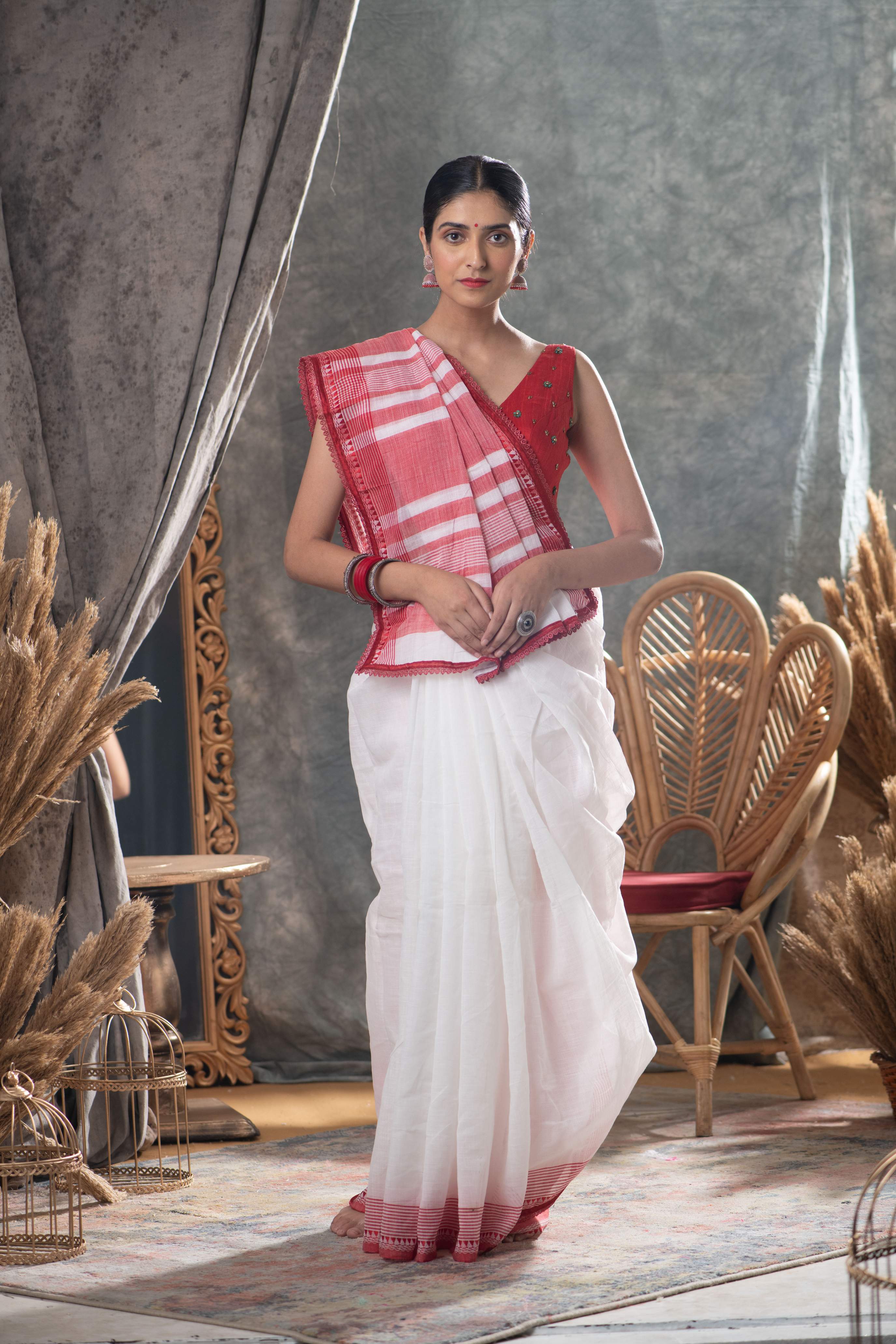 Women's White Red Cotton Saree - Karagiri