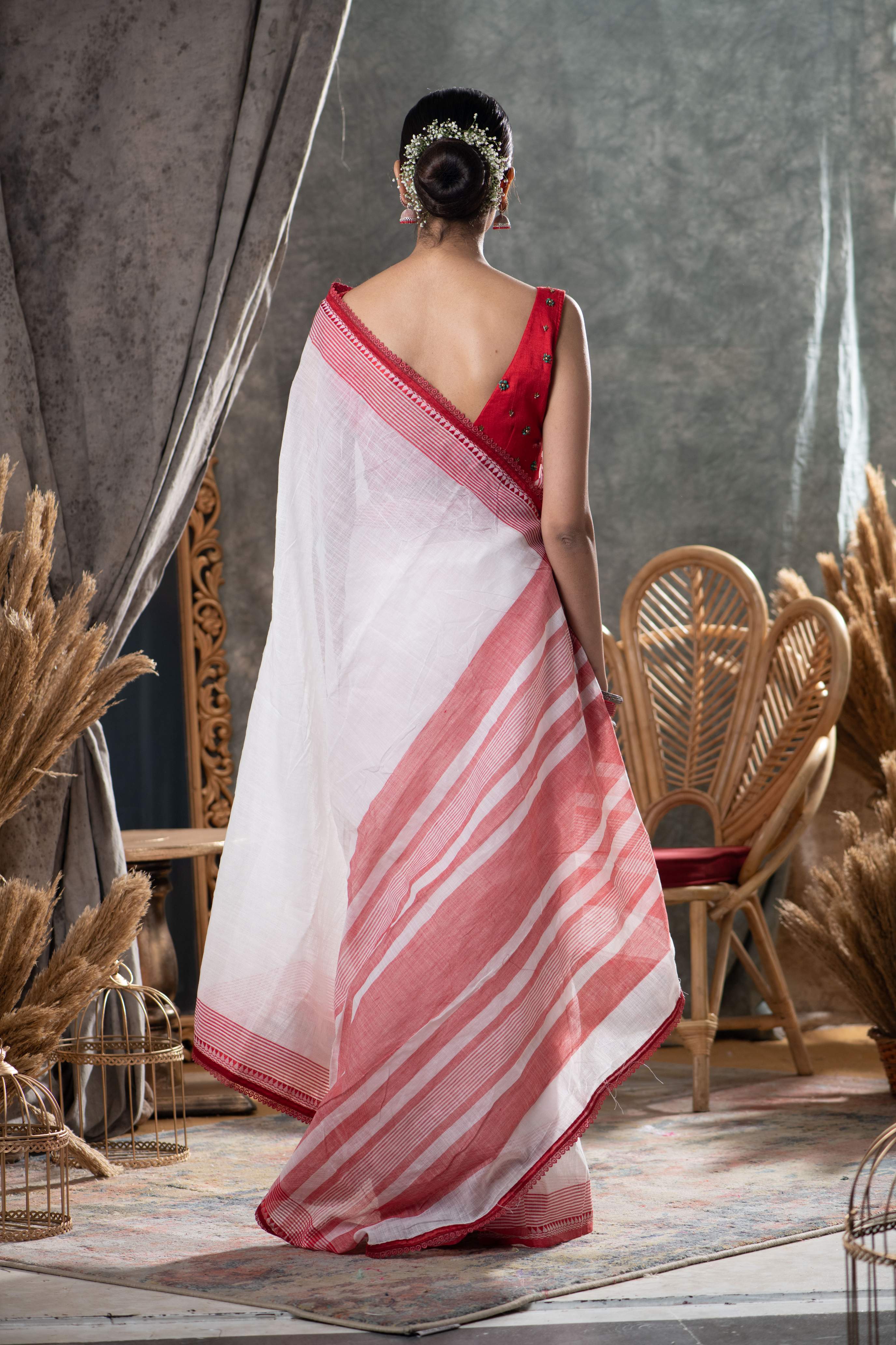 Women's White Red Cotton Saree - Karagiri