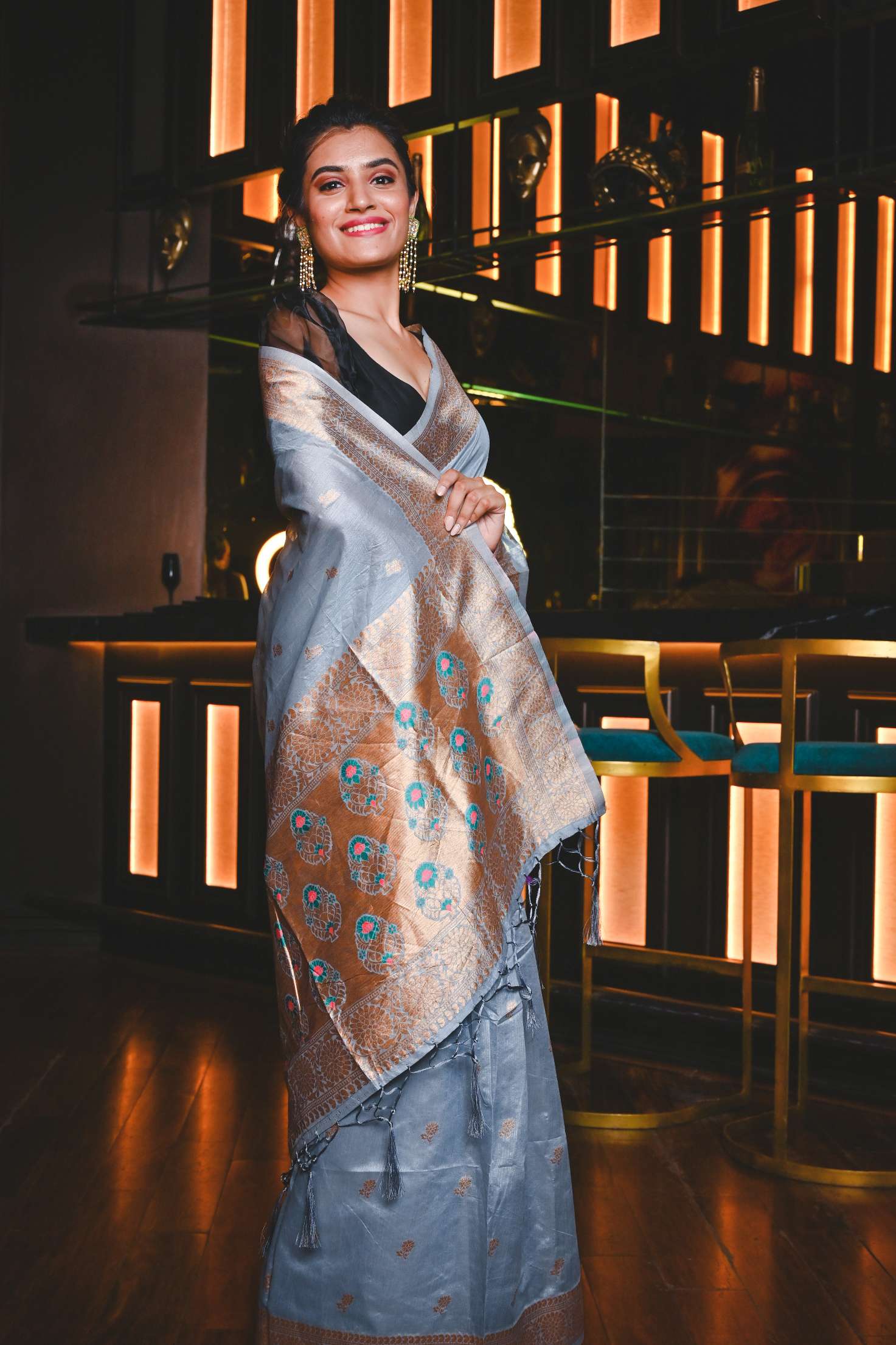 Women's Cool Grey Maheshwari Silk Saree - Karagiri