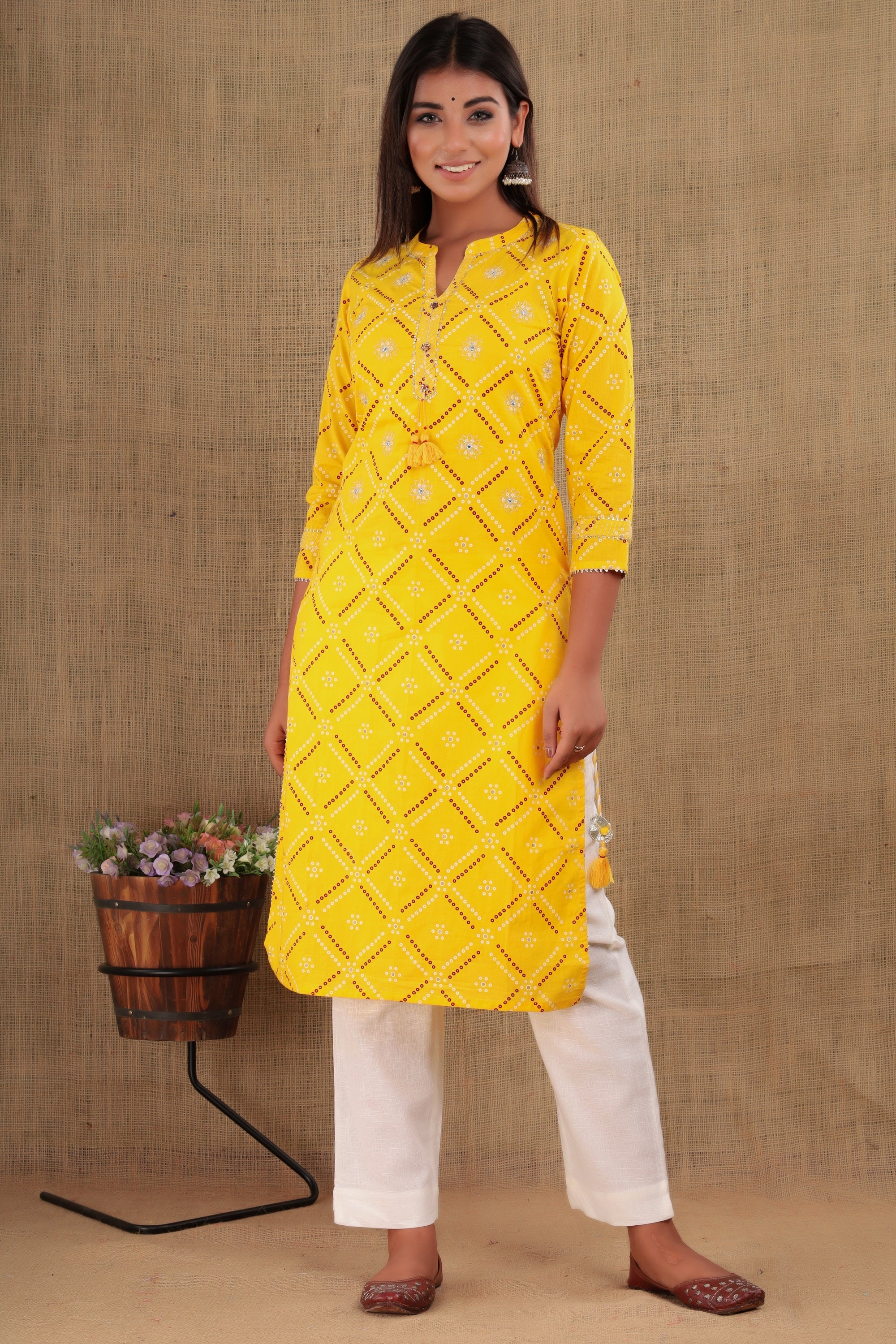 Women's Yellow Bandhej Print Kurta Pant Set - KAAJH