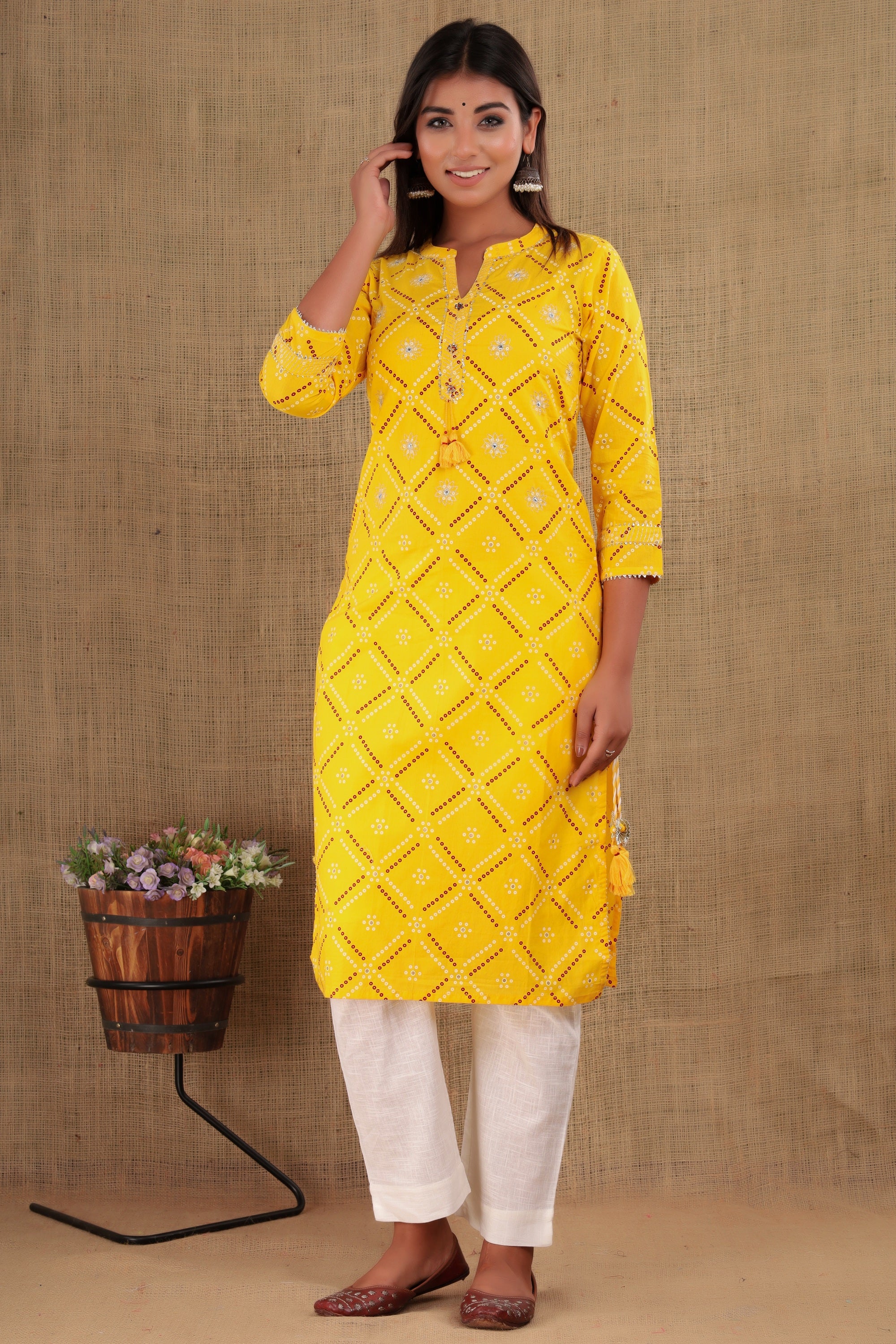 Women's Yellow Bandhej Print Kurta Pant Set - KAAJH
