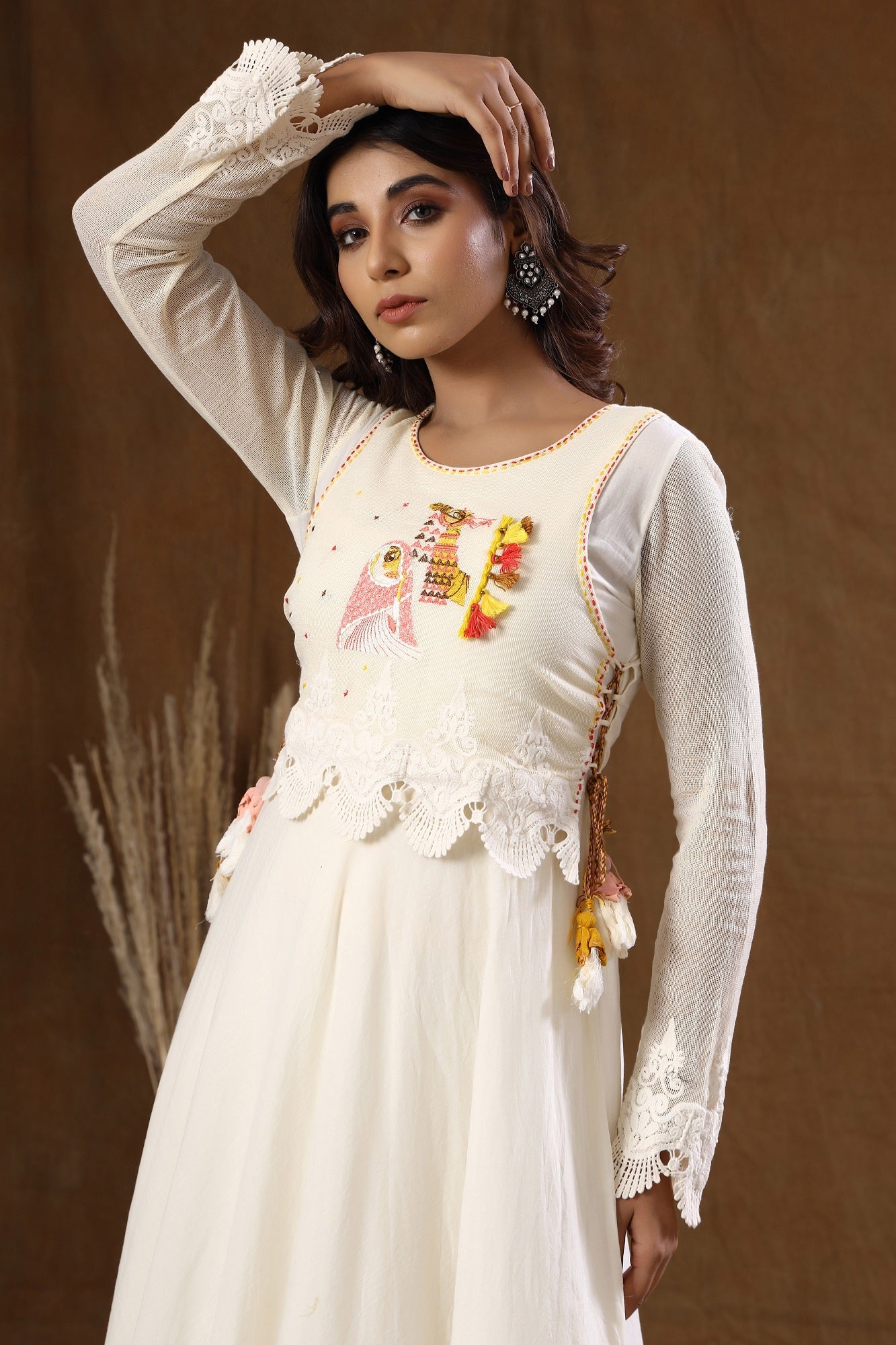 Women's Off White Thread Embroidery Kurta - KAAJH