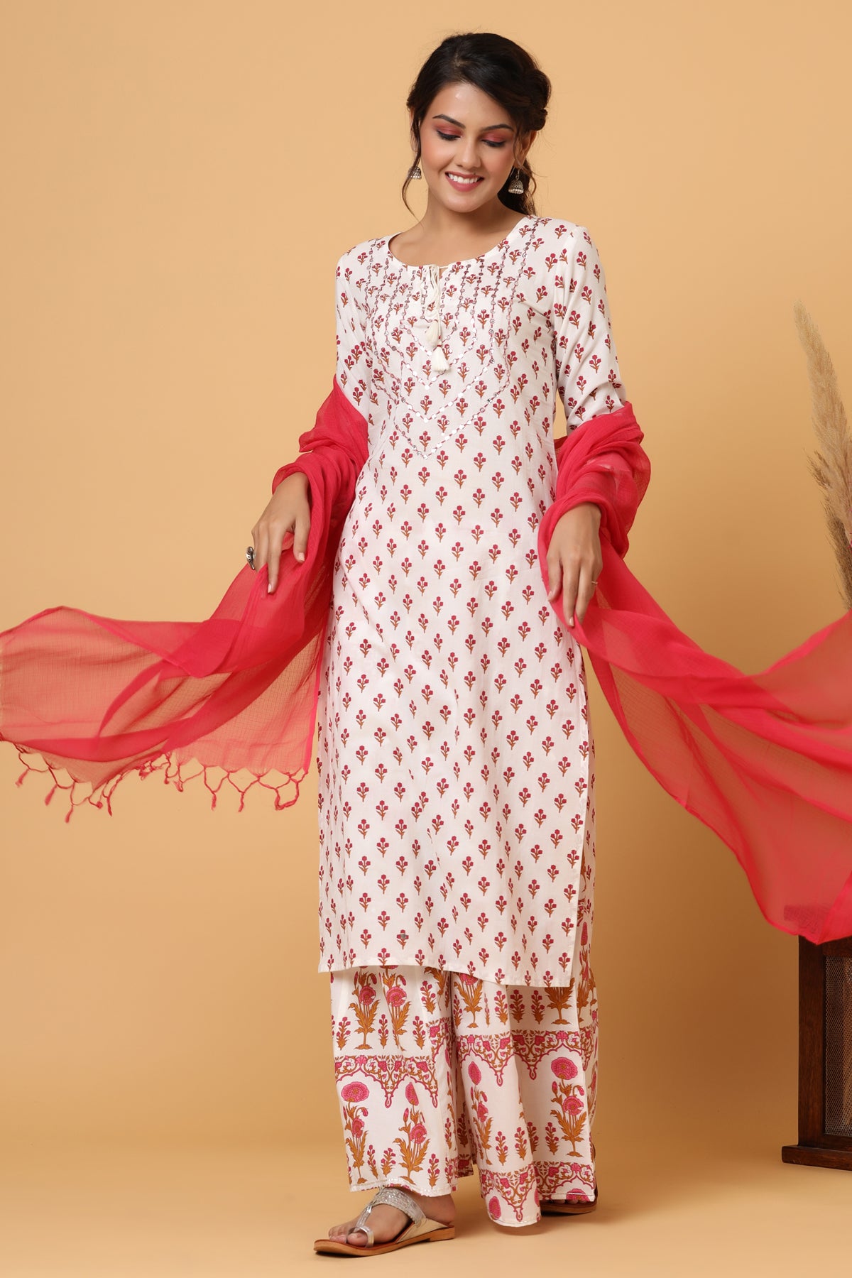 Women's White Red Floral Print Suit Set - KAAJH