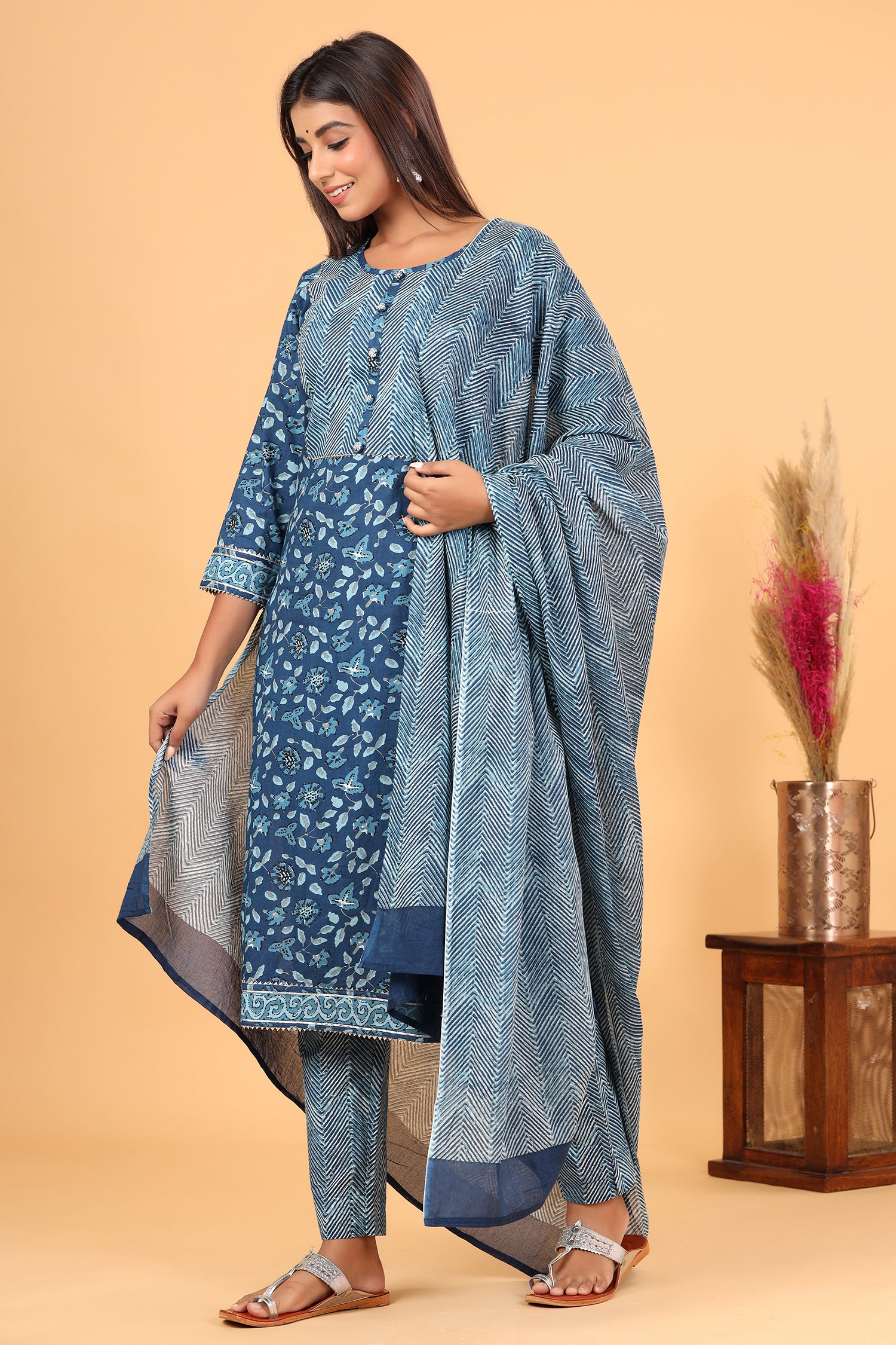 Women's Blue Floral Print Suit Set - KAAJH