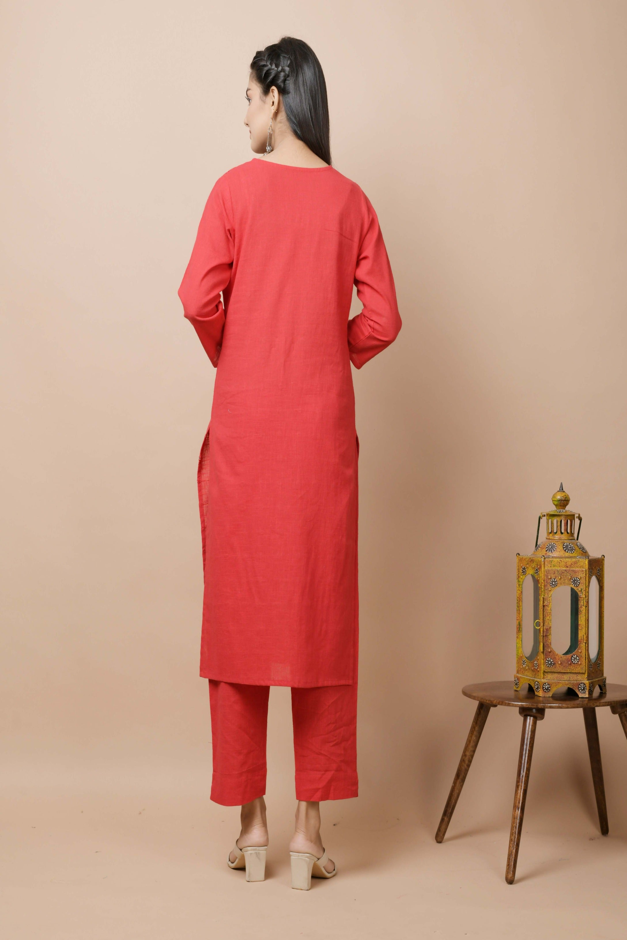 Women's Red Solid Mirror Embellished Kurta Pant Set - KAAJH