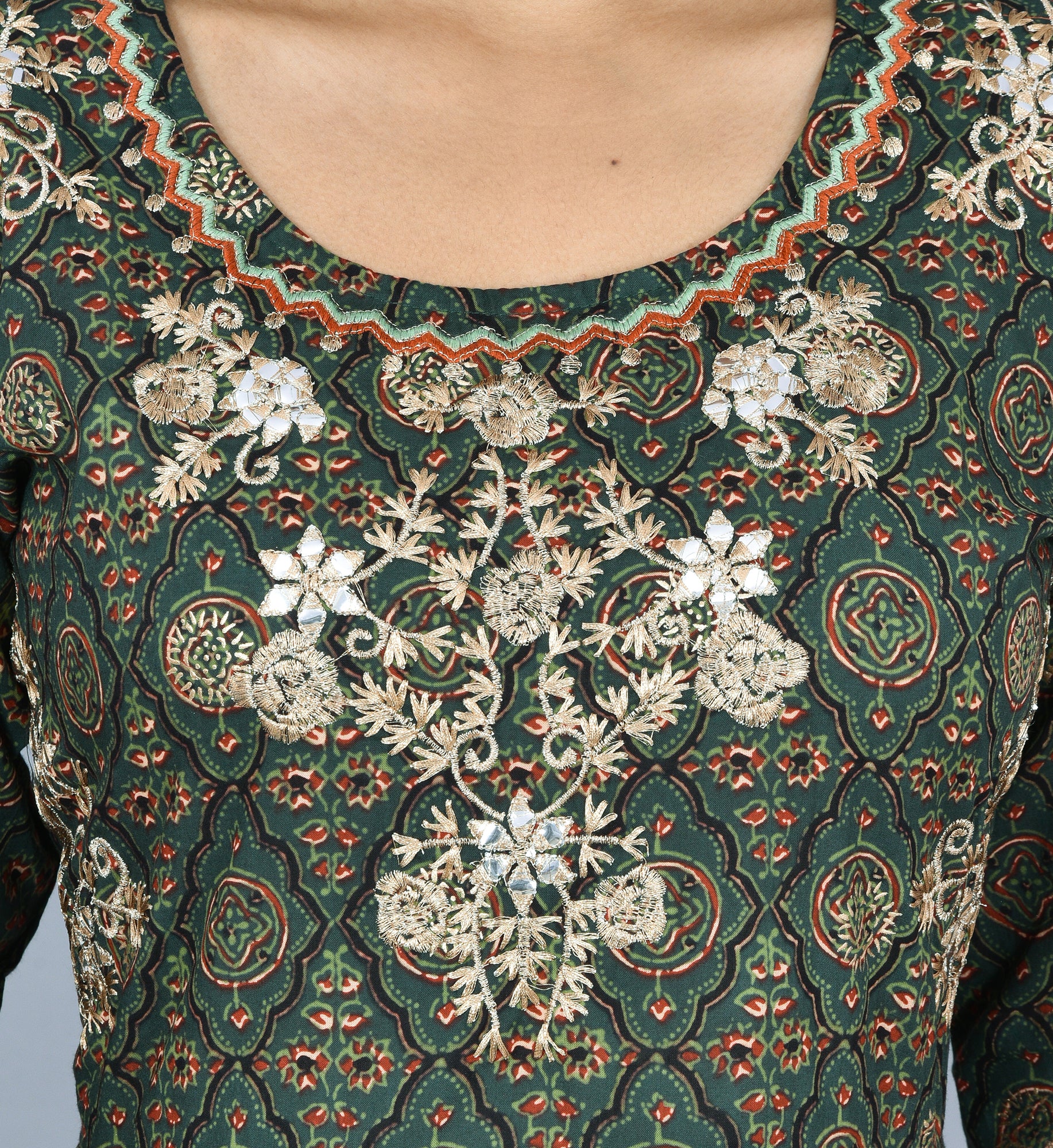 Women's Green Zari Embroidery Anarkali Kurta - KAAJH