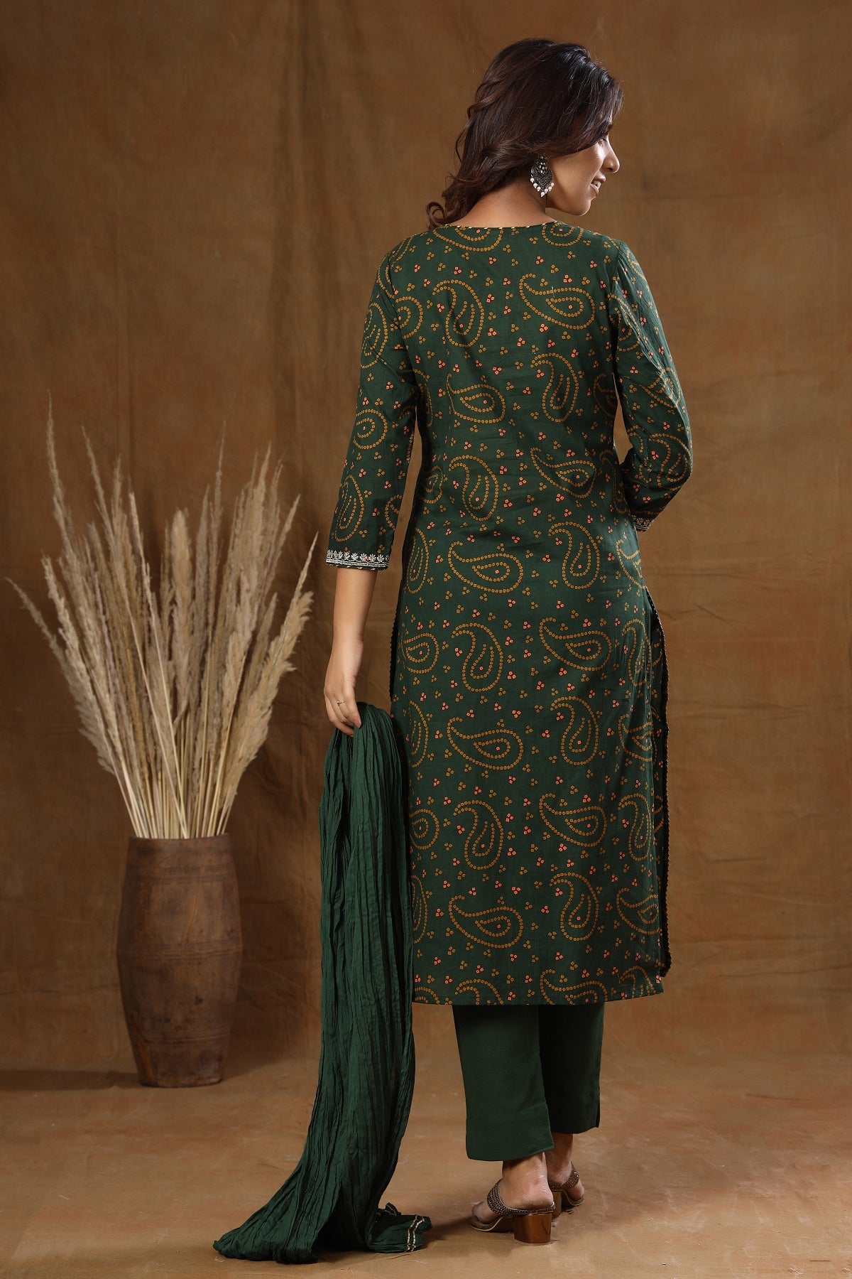 Women's Green Bandhej Embroidery Suit Set - KAAJH
