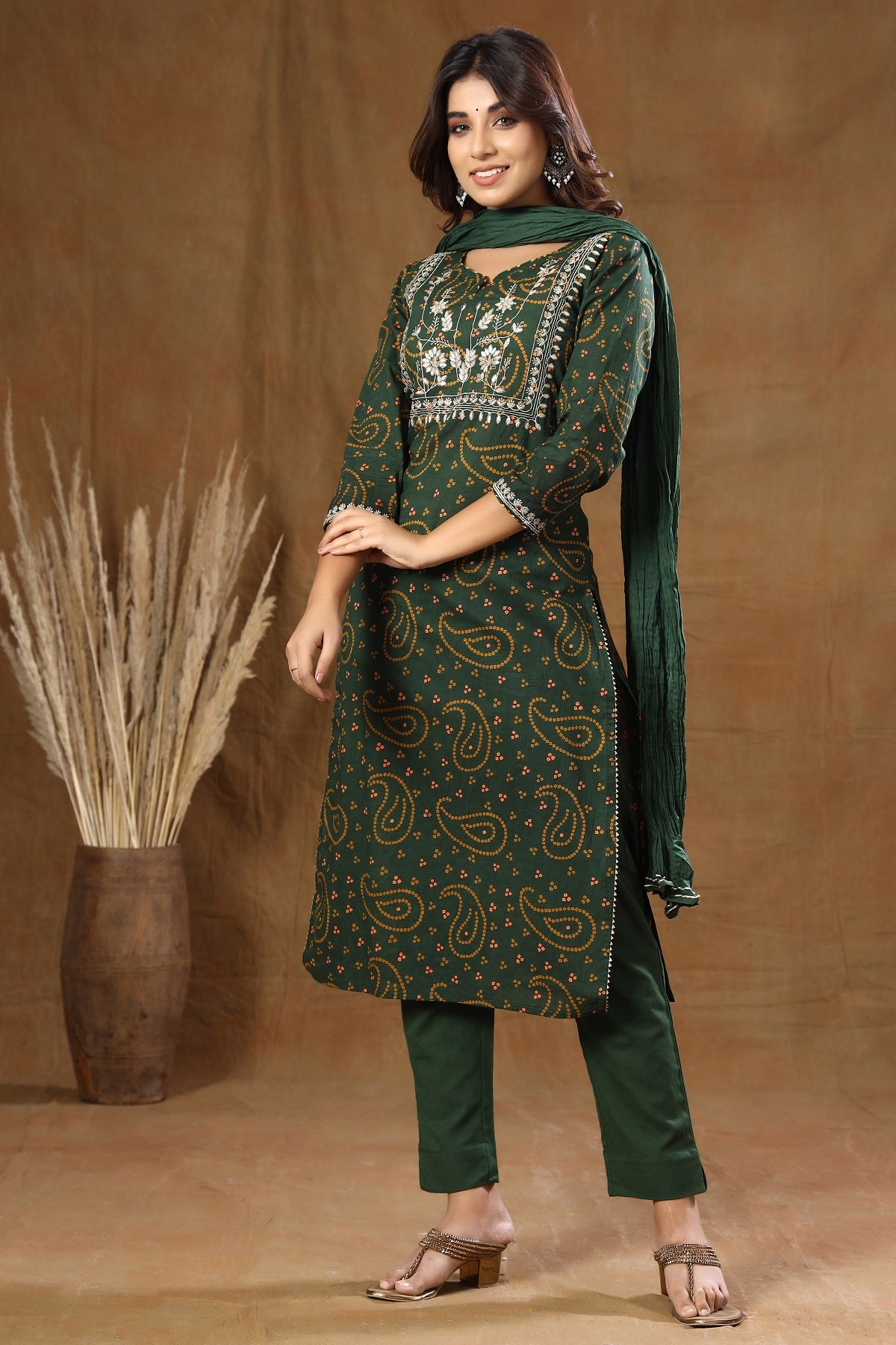 Women's Green Bandhej Embroidery Suit Set - KAAJH