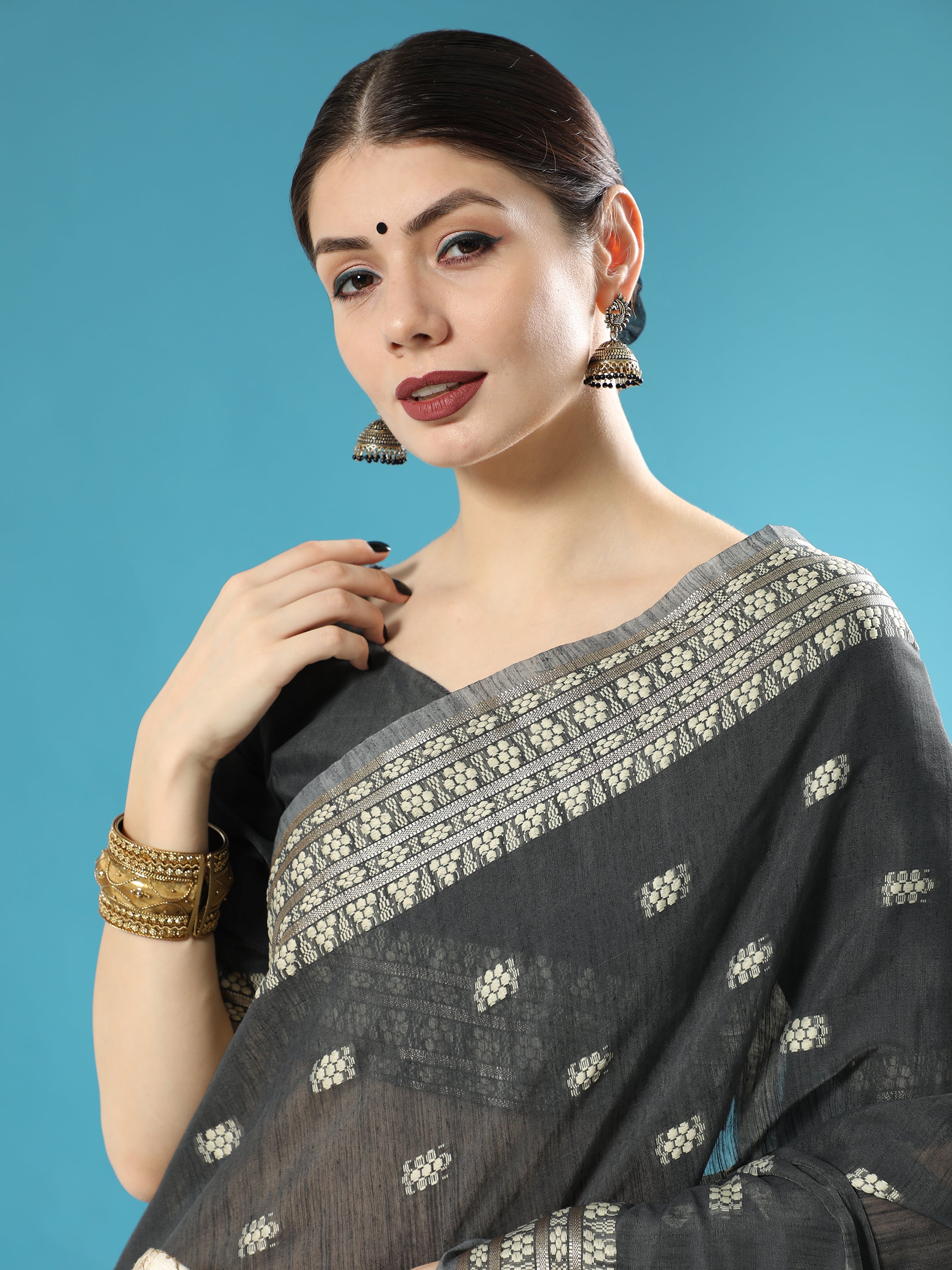 Women's Black Woven Lucknowi Cotton Saree with Tassels - Vishnu Weaves