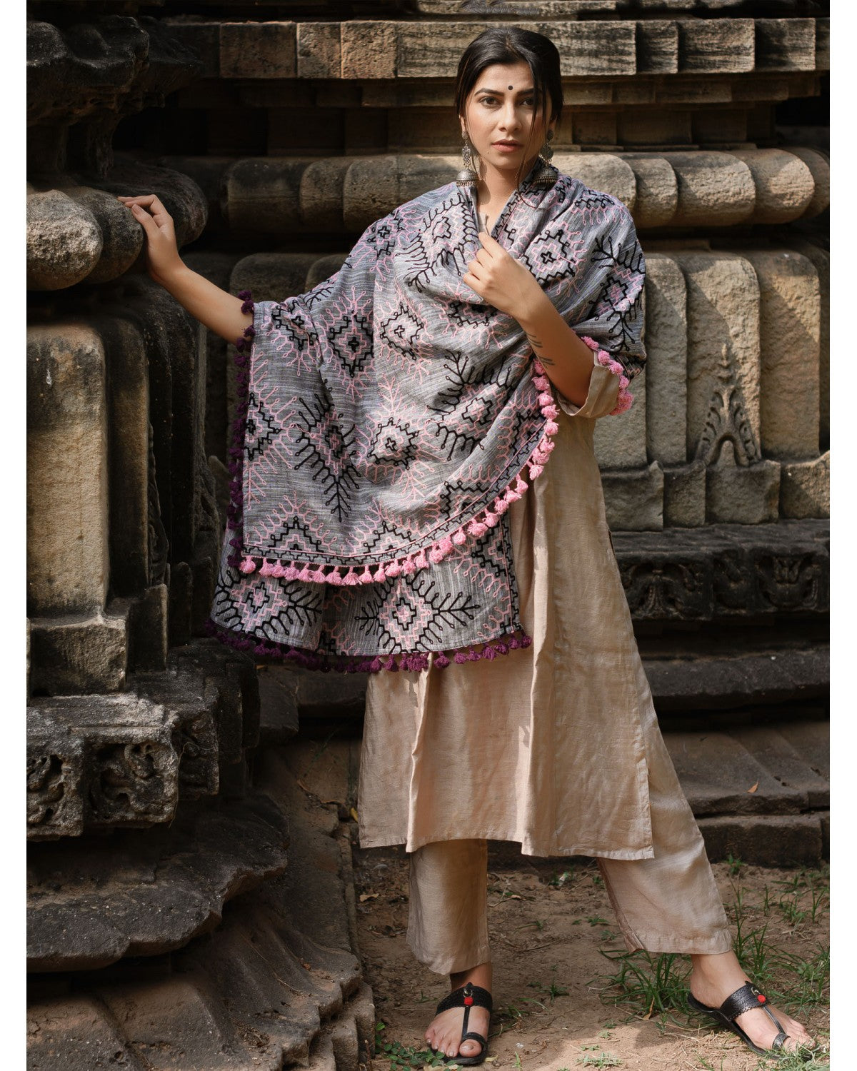 Women's Grey Tribal Aari Embrodiered Slub Khadi Shawl/Dupatta With Baby Pink Cotton Lace - MESMORA FASHION