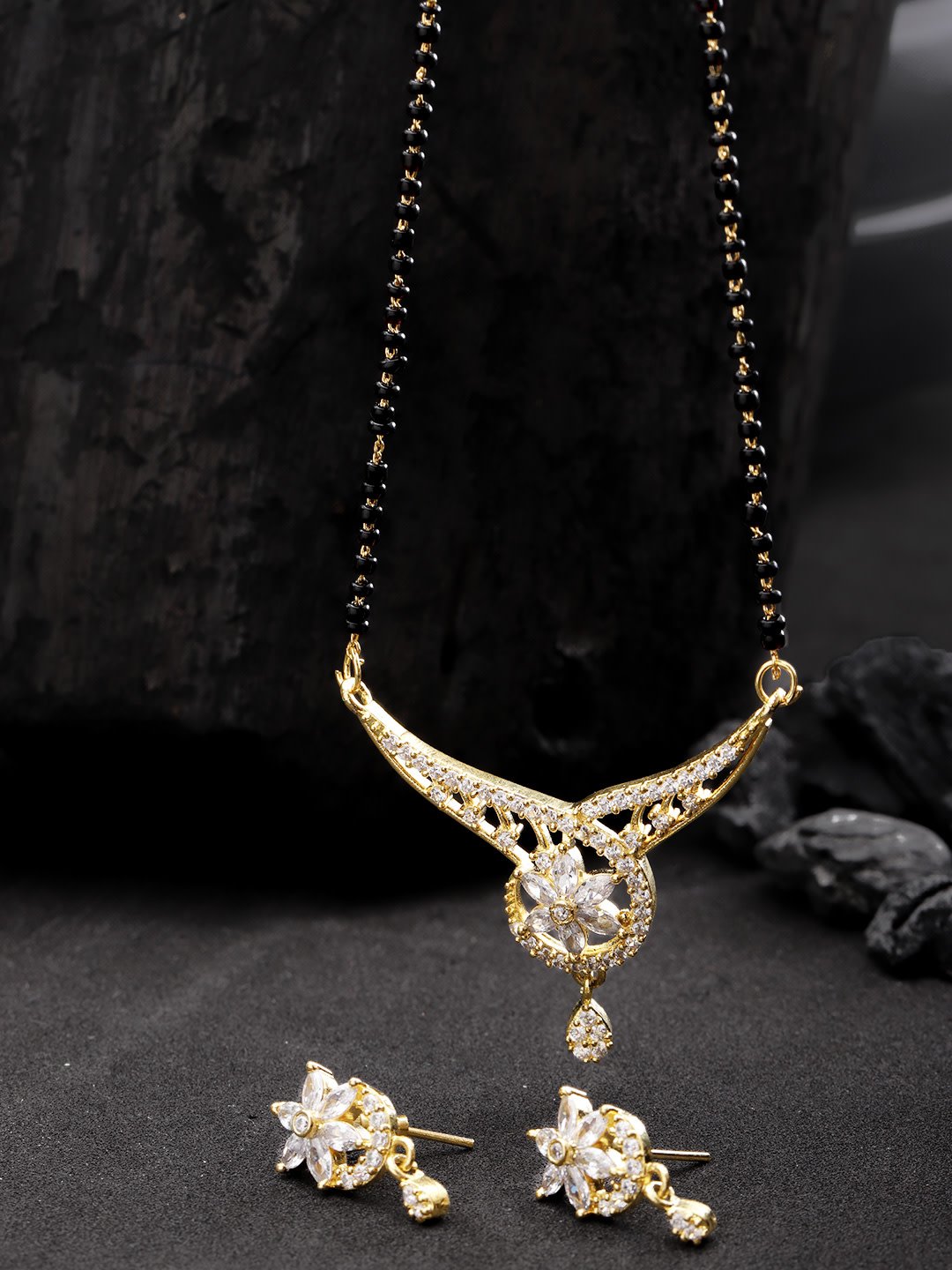 Women's Desiner Floral Shaped Gold Plated American Diamond Mangalsutra Set For Women - Priyaasi
