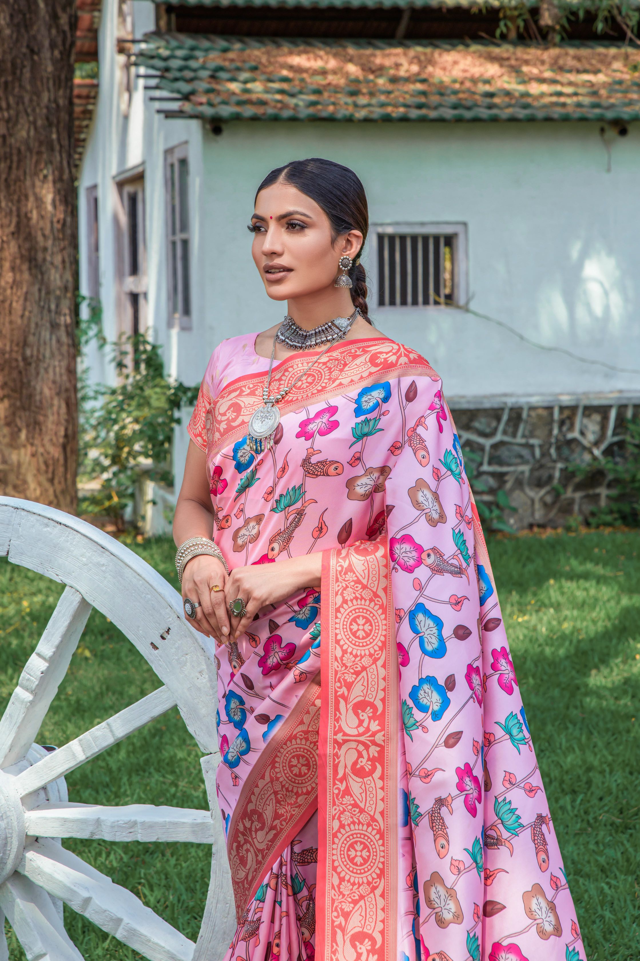 Women's Pink Printed Woven Banarasi Silk Saree with Tassels - Vishnu Weaves