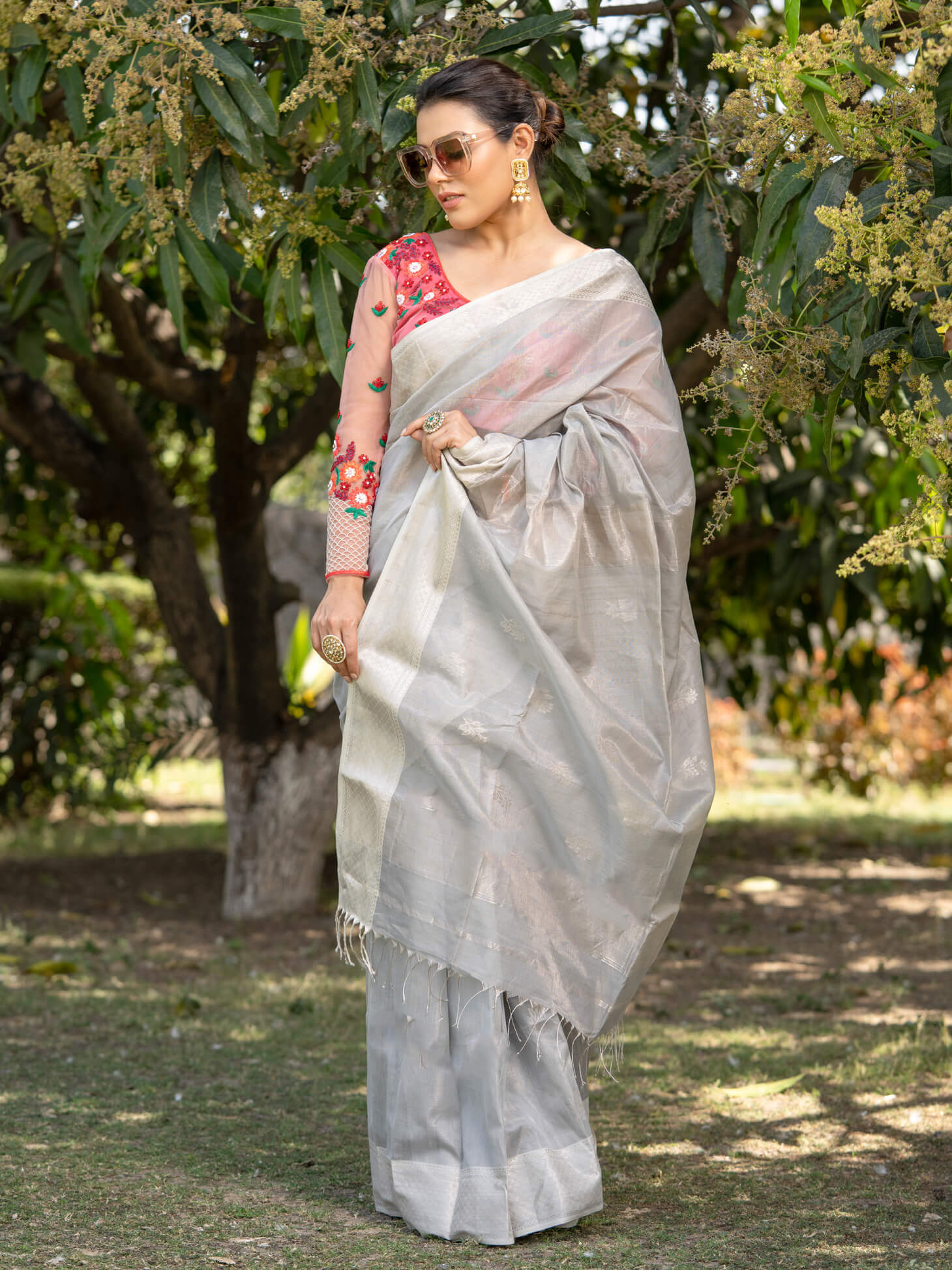 Women's Silver Color Mitali - Maheshwari Handloom Silk Saree - Maahishmati