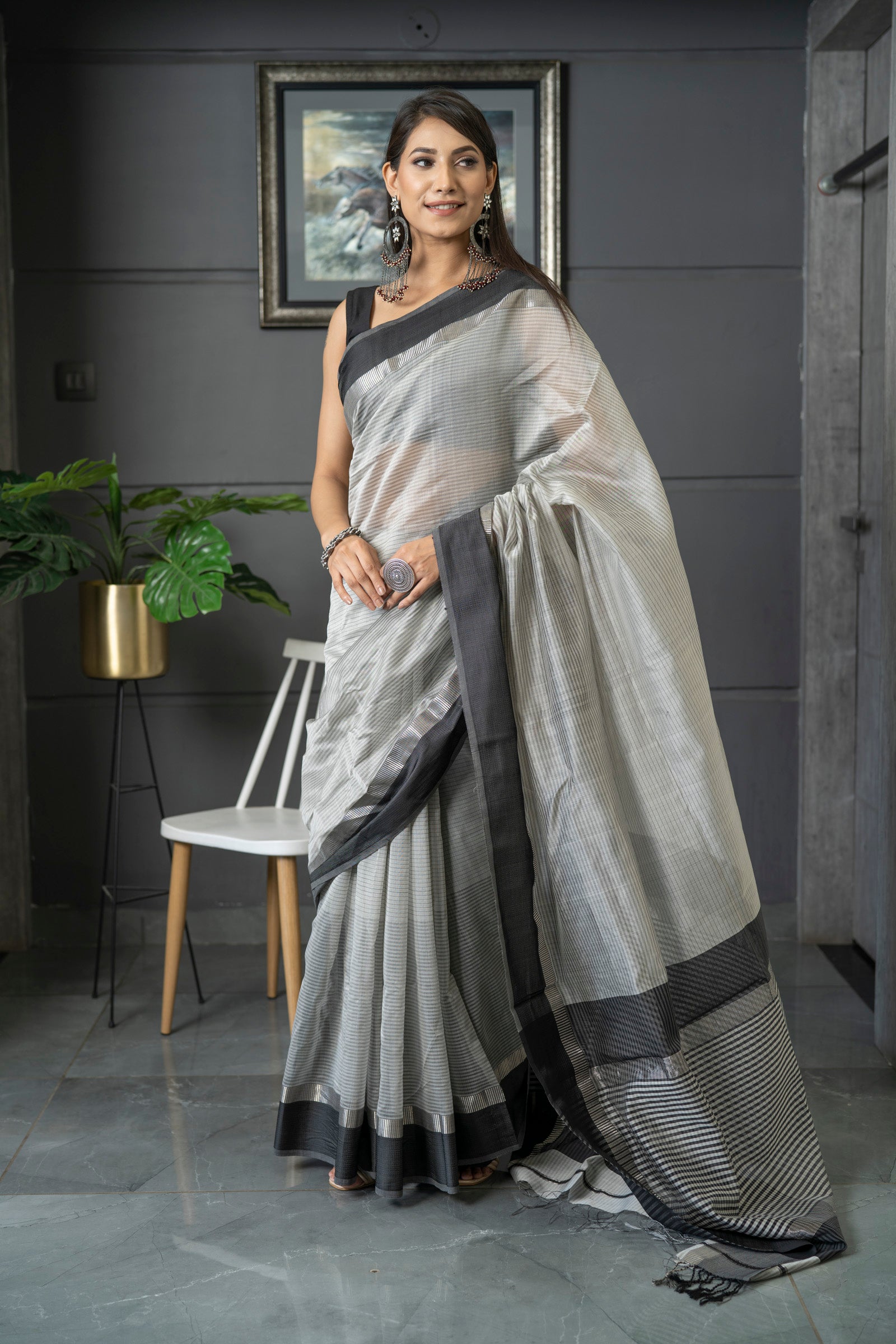 Women's Silver & Black Silk Cotton Maheshwari Handloom Saree - Maahishmati