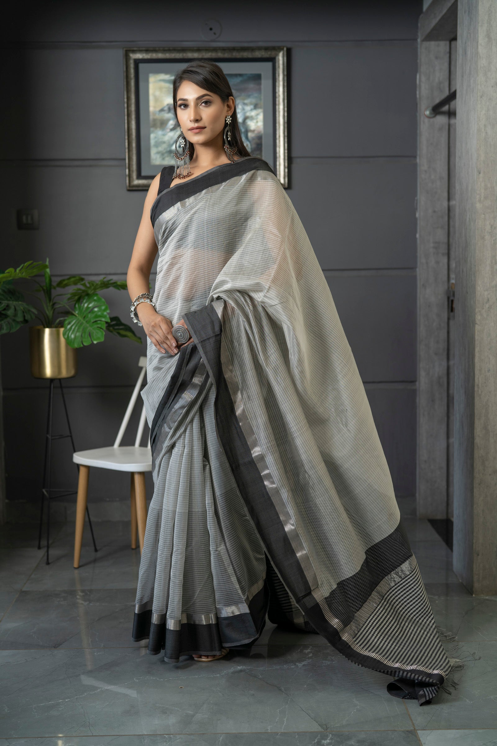 Women's Silver & Black Silk Cotton Maheshwari Handloom Saree - Maahishmati