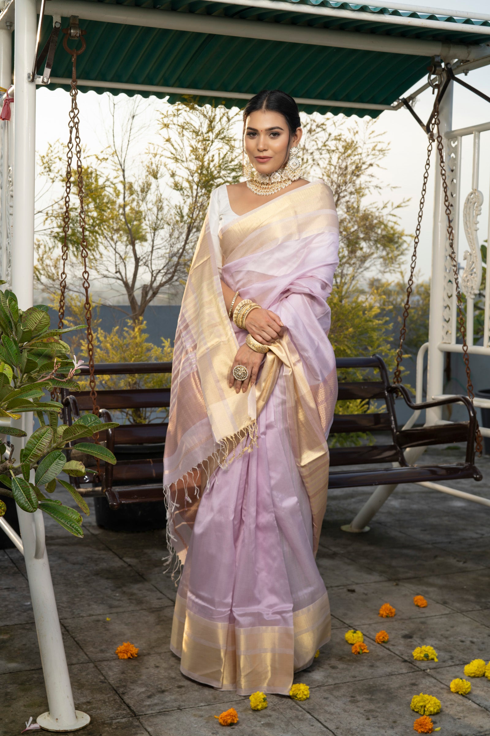 Women's Lavender Golden Mulberry Silk Maheshwari Handloom Saree with Zari Border - Maahishmati
