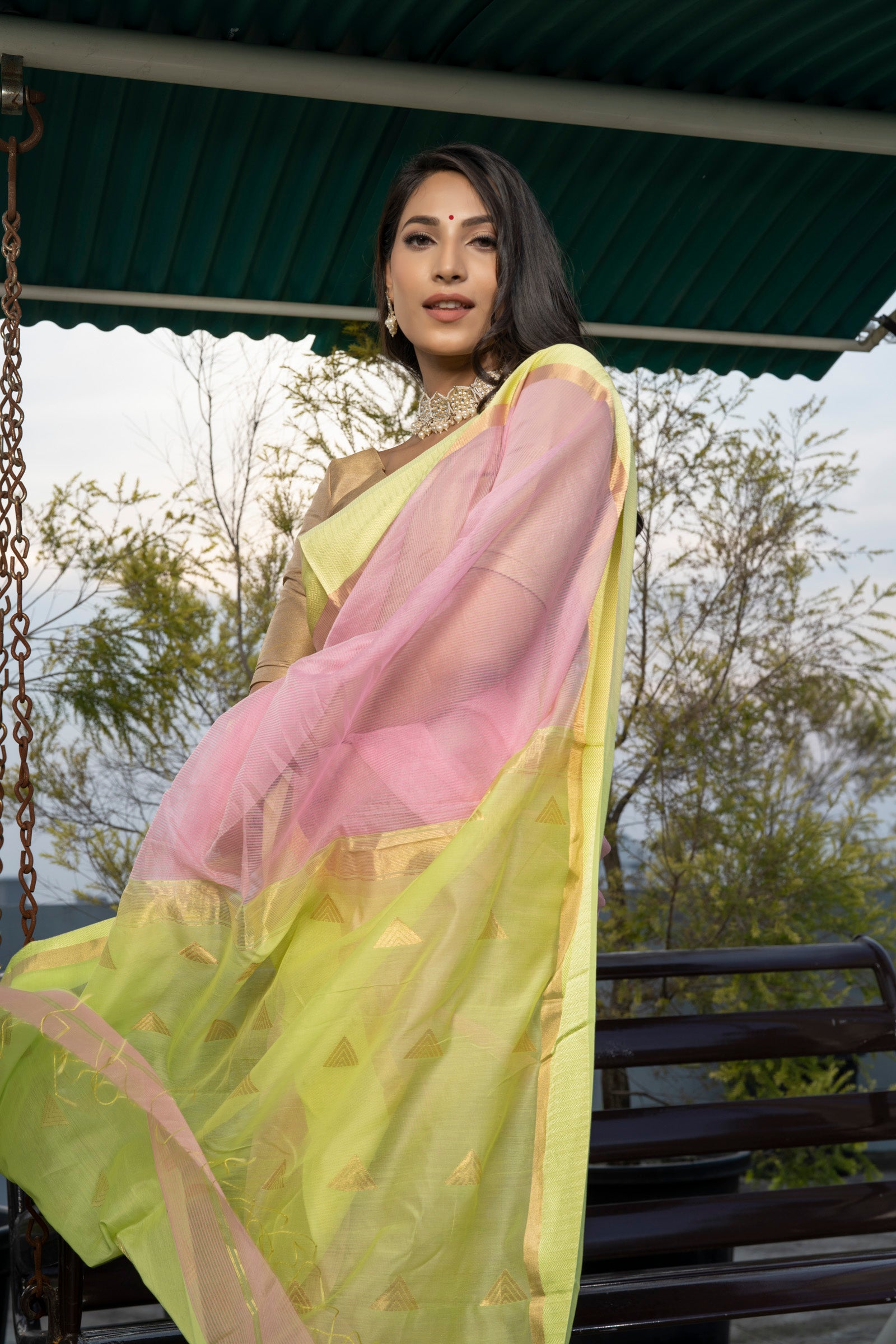 Women's Pista Green Silk Maheshwari Handloom Saree with Checks & Golden Zari Border - Maahishmati
